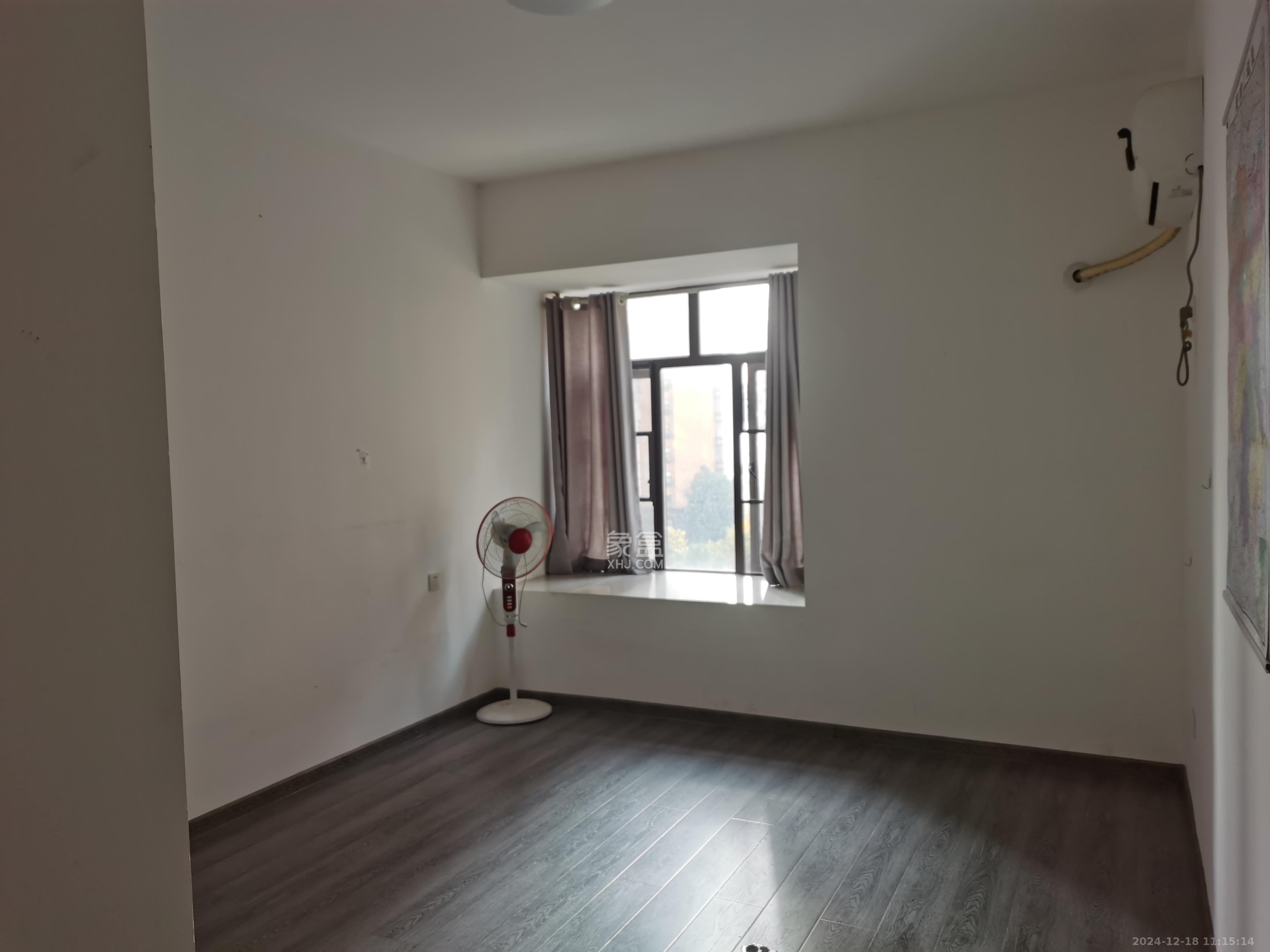 德润小区(丰升德润小区) 3室2厅2卫 2400.0元/月 德润小区(丰升德润小区) 3室2厅2卫 2400.0元/月室内图