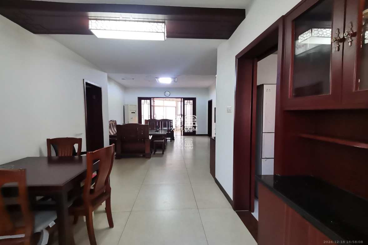 华雅花园 3室2厅2卫 3200.0元/月 华雅花园 3室2厅2卫 3200.0元/月室内图