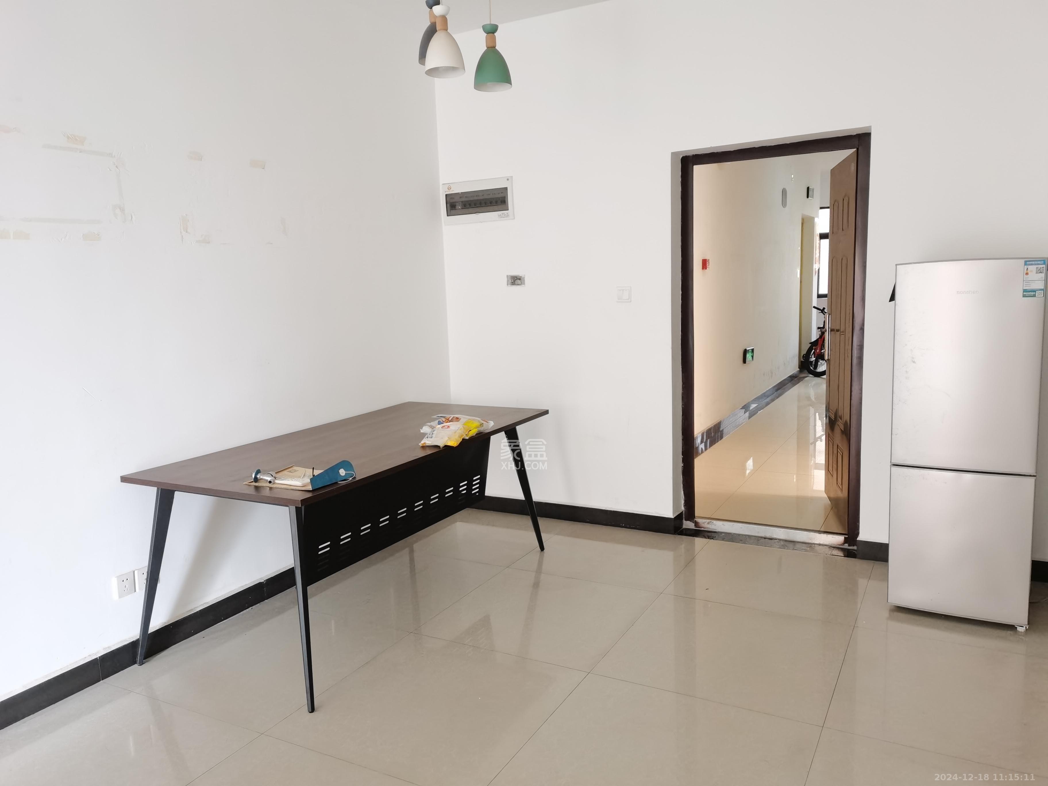 德润小区(丰升德润小区) 3室2厅2卫 2400.0元/月 德润小区(丰升德润小区) 3室2厅2卫 2400.0元/月室内图