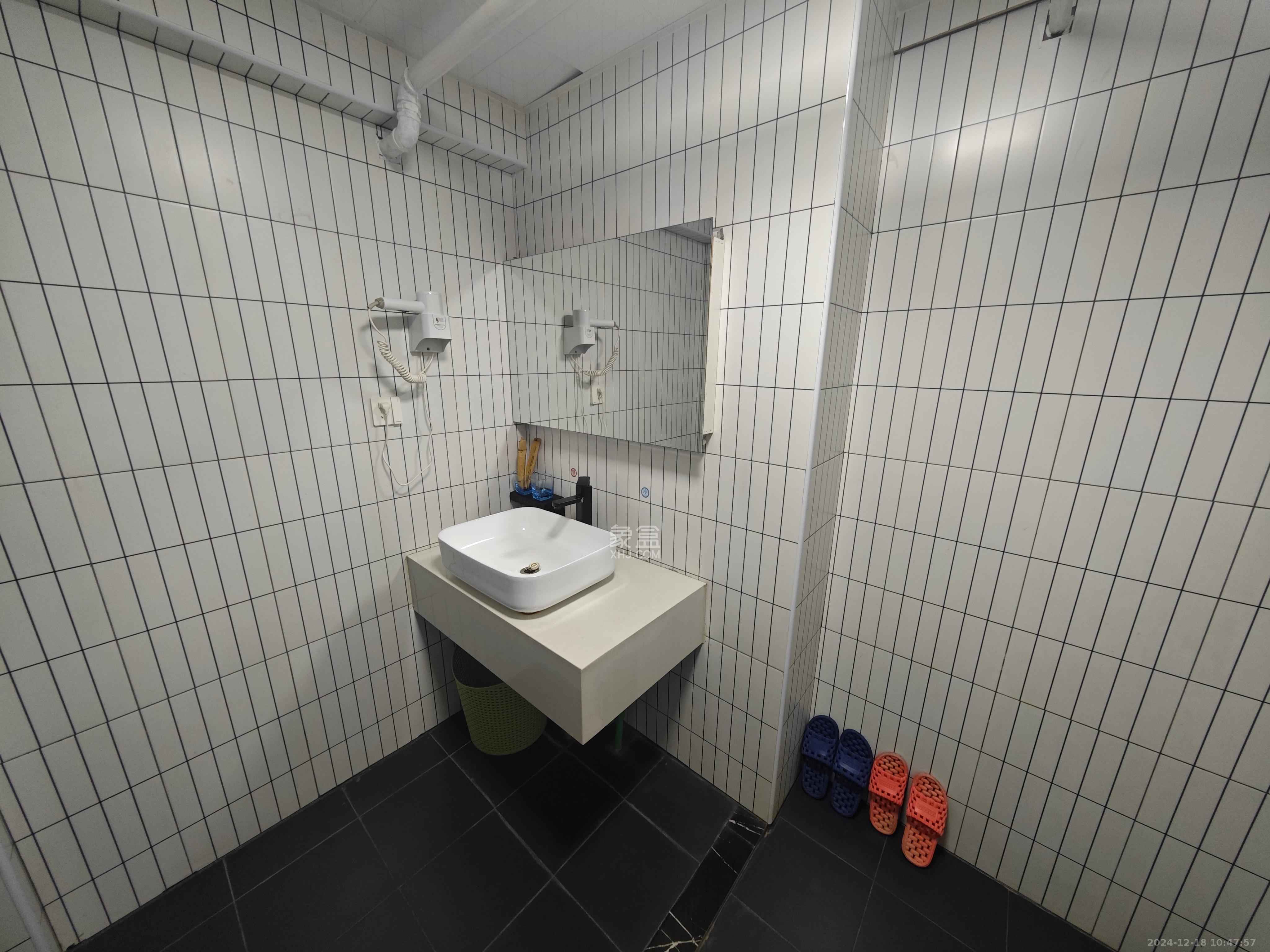 东友星座  1室1厅1卫    1900.0元/月室内图