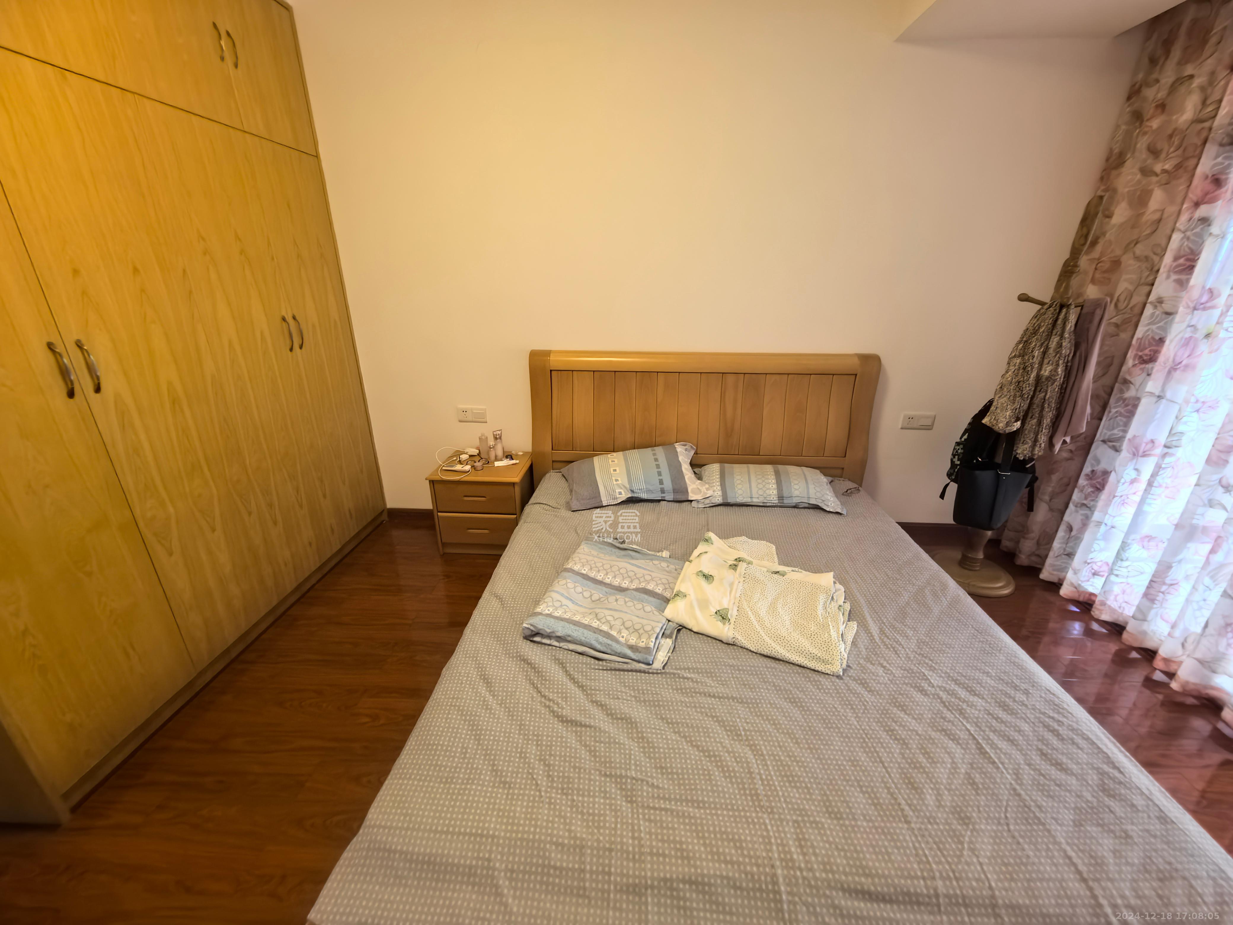 中城丽景香山园  4室2厅2卫   3500.00元/月室内图