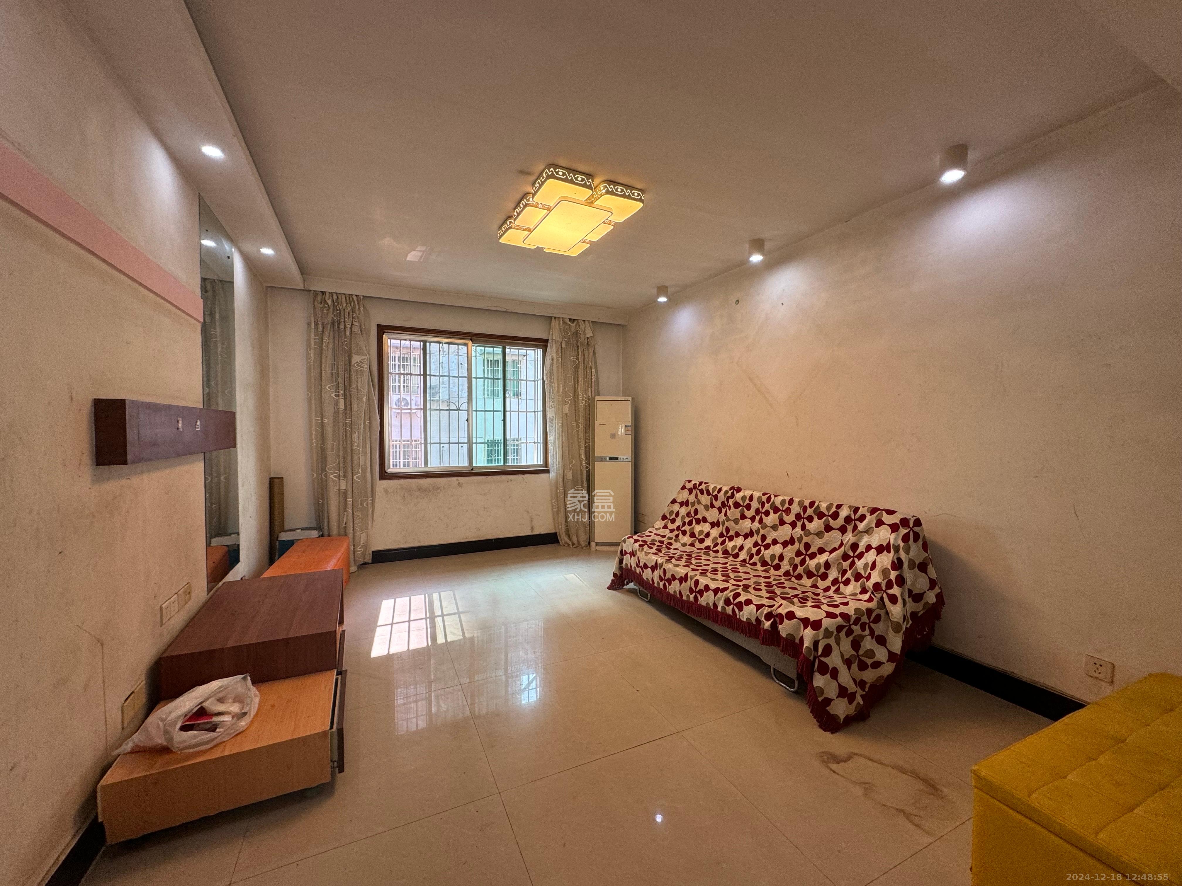 茶叶大市场“山水茗园” 3室2厅2卫 1300.0元/月 茶叶大市场“山水茗园” 3室2厅2卫 1300.0元/月室内图