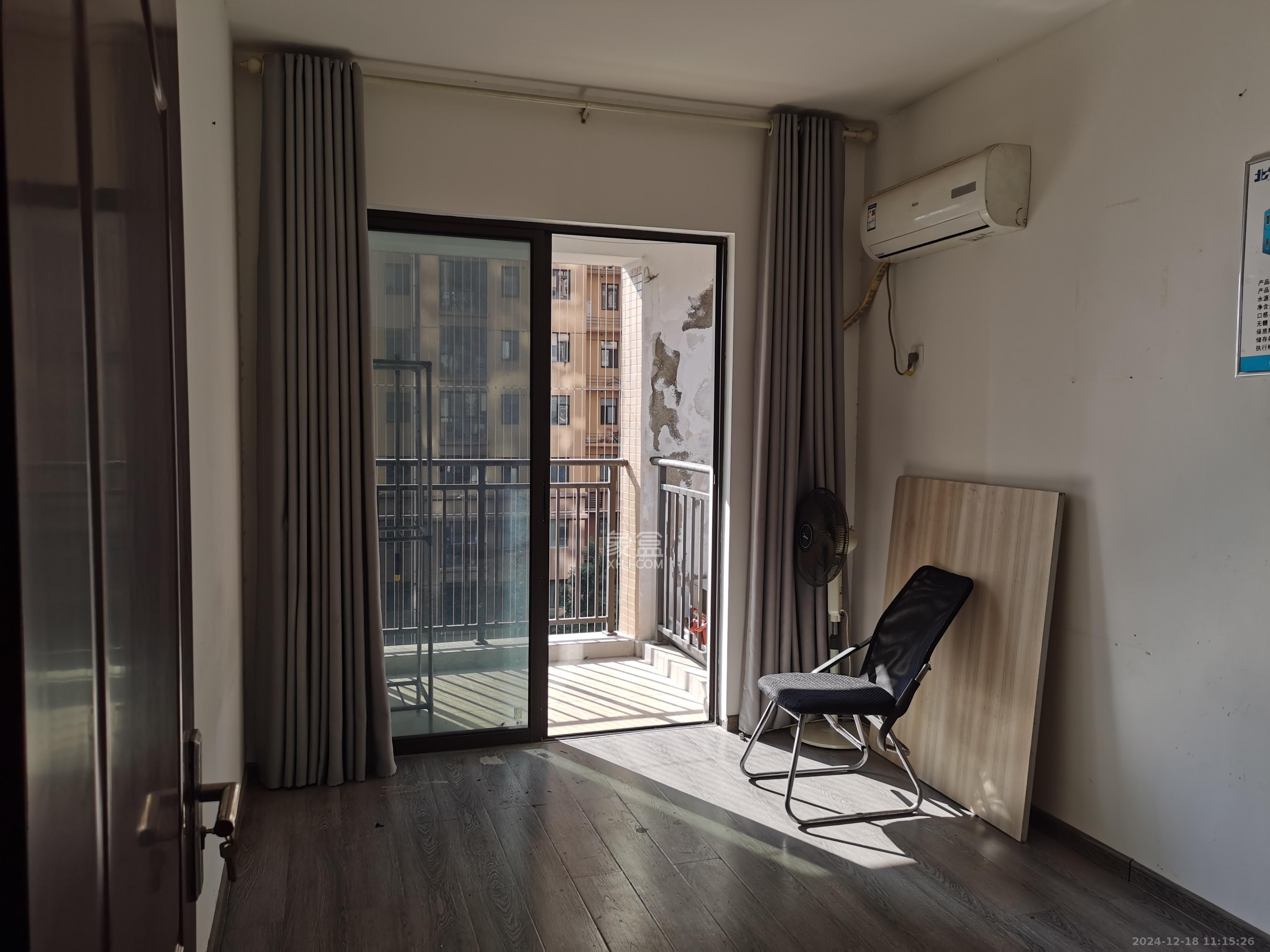 德润小区(丰升德润小区) 3室2厅2卫 2400.0元/月 德润小区(丰升德润小区) 3室2厅2卫 2400.0元/月室内图