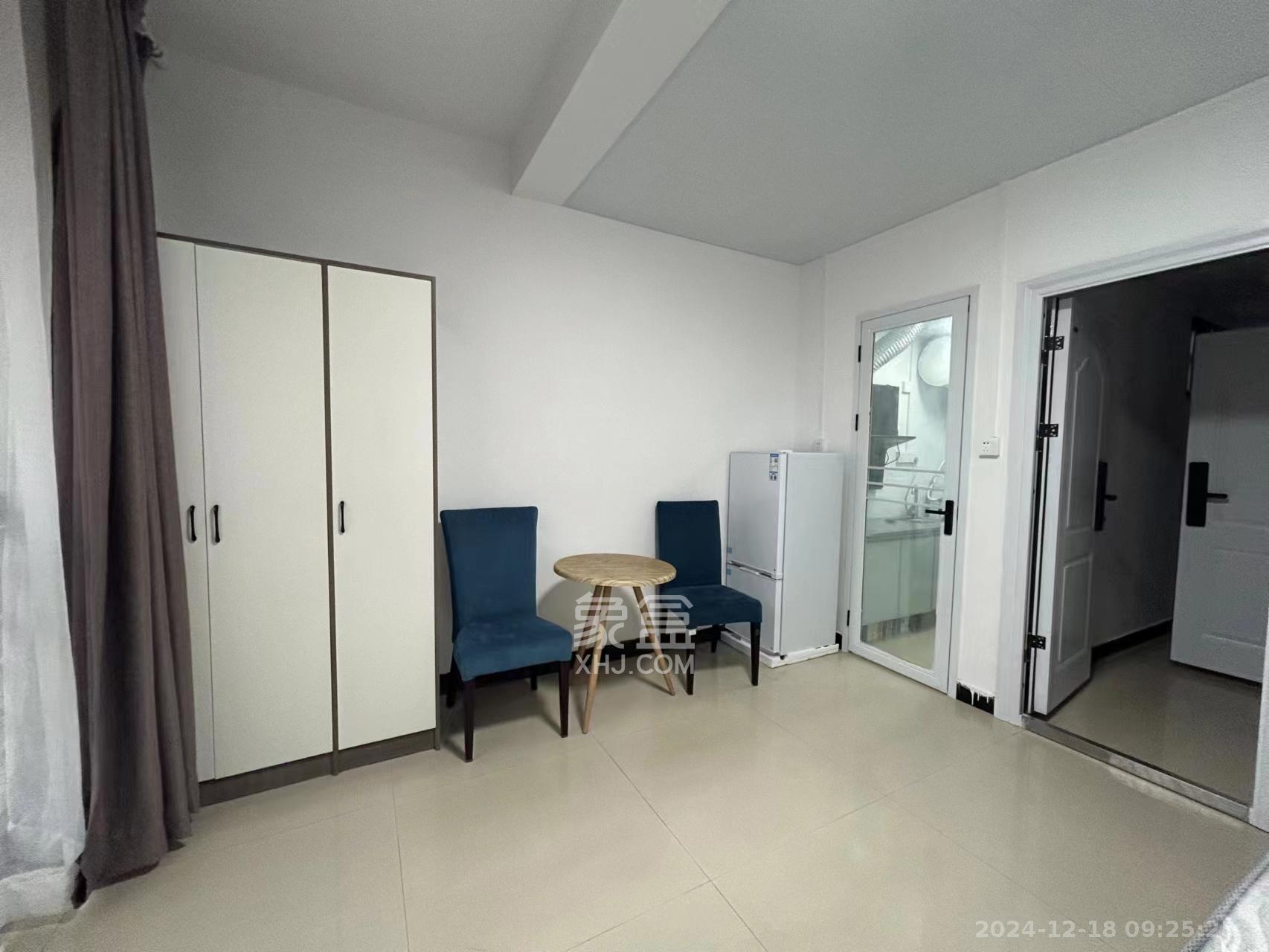 黄鹤小区4片  1室1厅1卫    1100.0元/月 黄鹤小区4片  1室1厅1卫    1100.0元/月