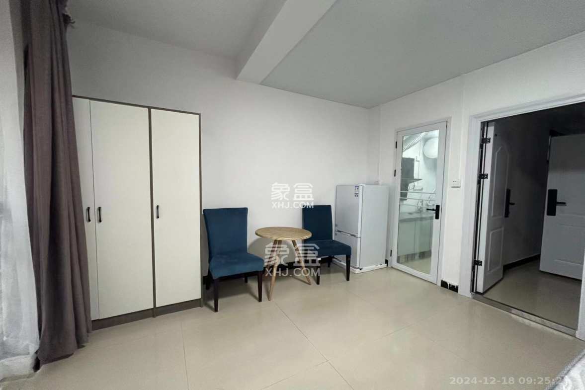 黄鹤小区4片  1室1厅1卫    1100.0元/月 黄鹤小区4片  1室1厅1卫    1100.0元/月室内图1