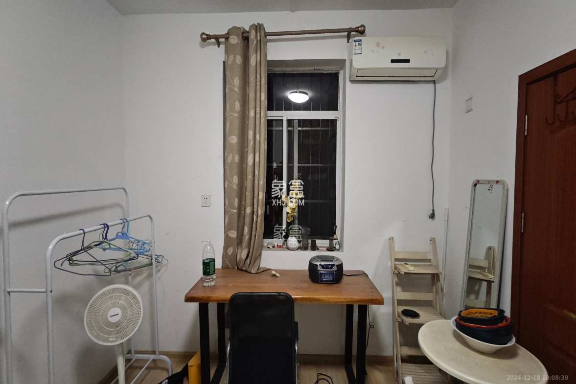 公交野坡小区  1室0厅0卫    700.0元/月 公交野坡小区  1室0厅0卫    700.0元/月室内图