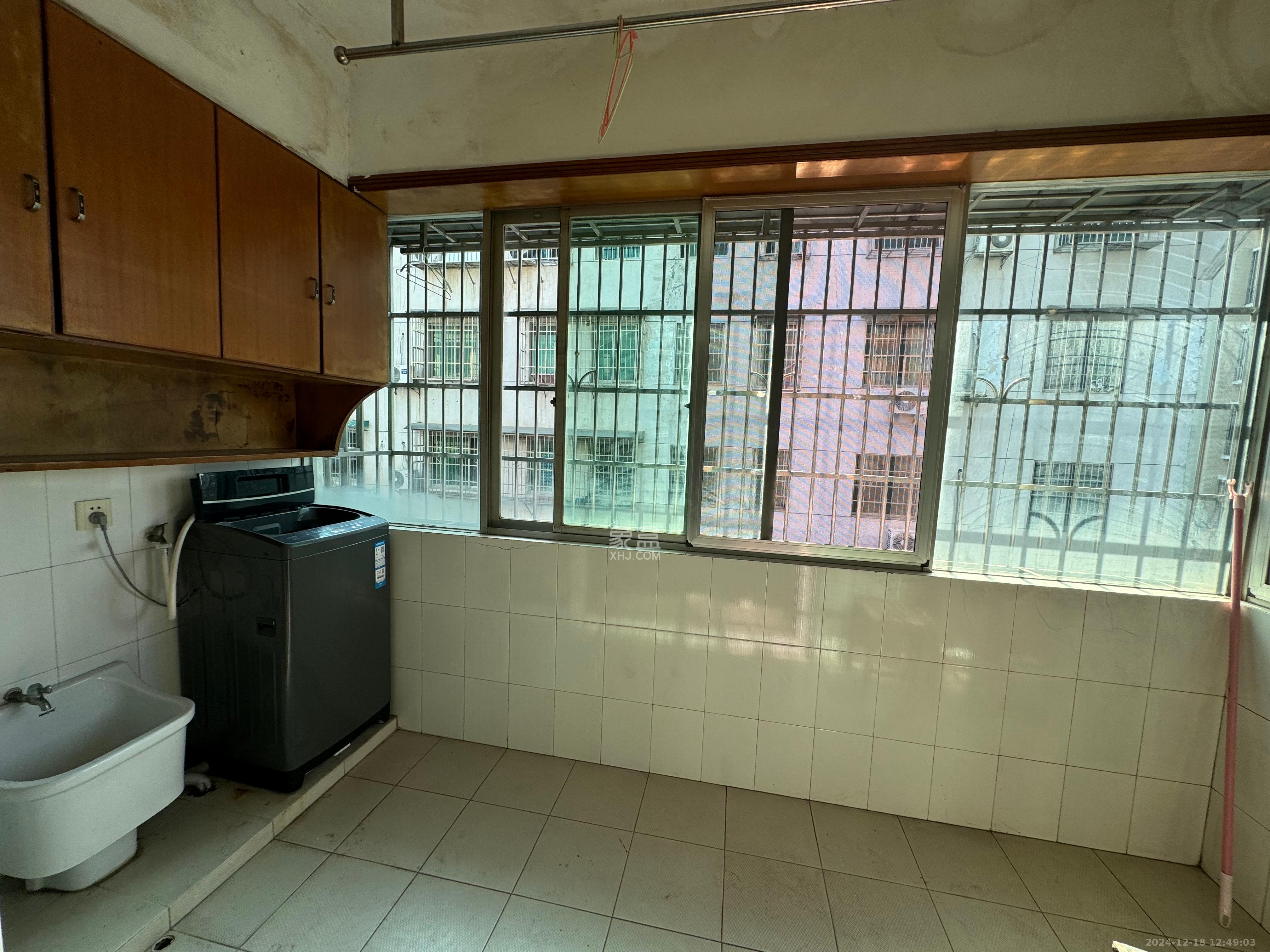 茶叶大市场“山水茗园” 3室2厅2卫 1300.0元/月 茶叶大市场“山水茗园” 3室2厅2卫 1300.0元/月室内图