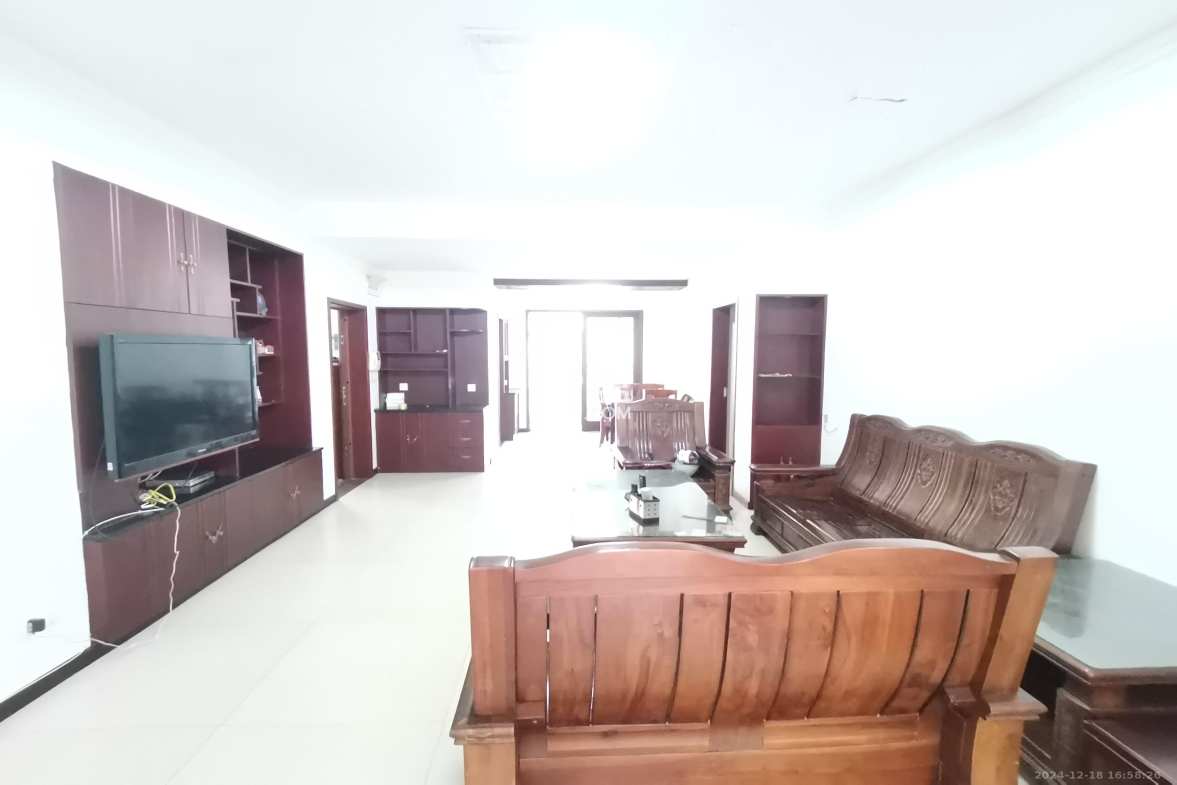 华雅花园 3室2厅2卫 3200.0元/月 华雅花园 3室2厅2卫 3200.0元/月室内图