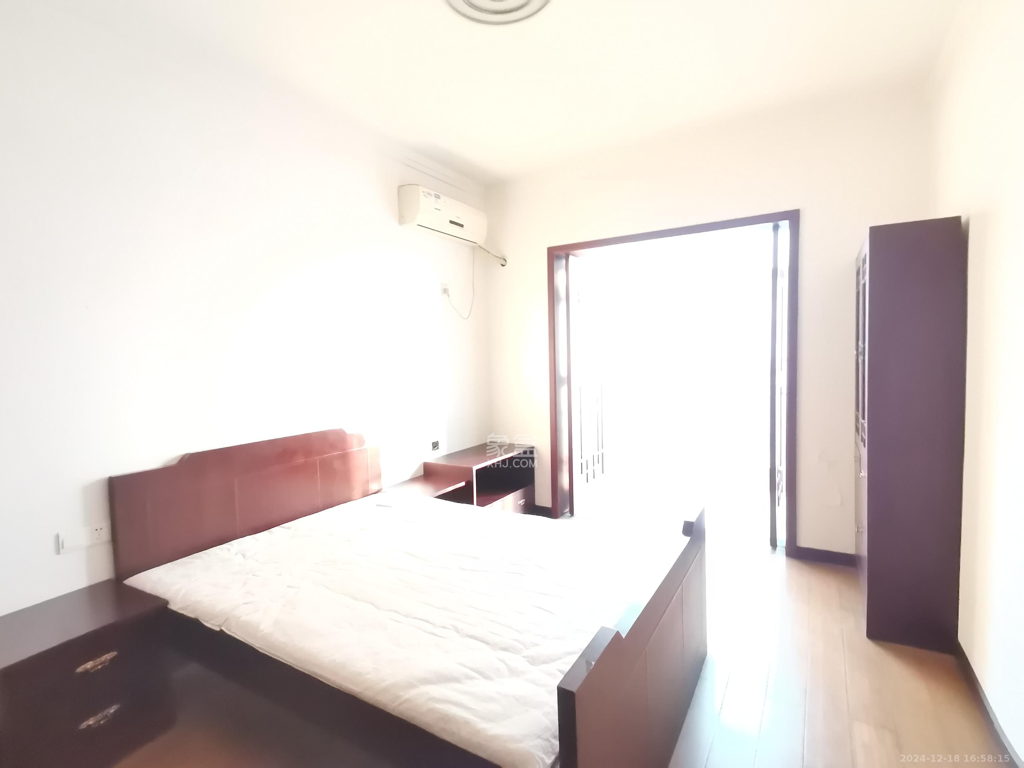 华雅花园 3室2厅2卫 3200.0元/月 华雅花园 3室2厅2卫 3200.0元/月室内图