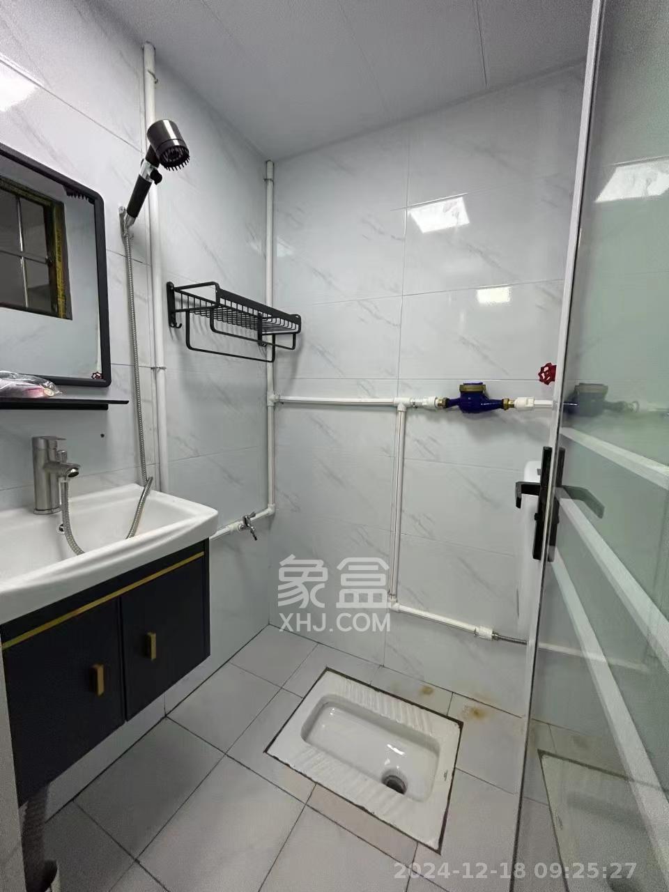 黄鹤小区4片  1室1厅1卫    1100.0元/月 黄鹤小区4片  1室1厅1卫    1100.0元/月室内图