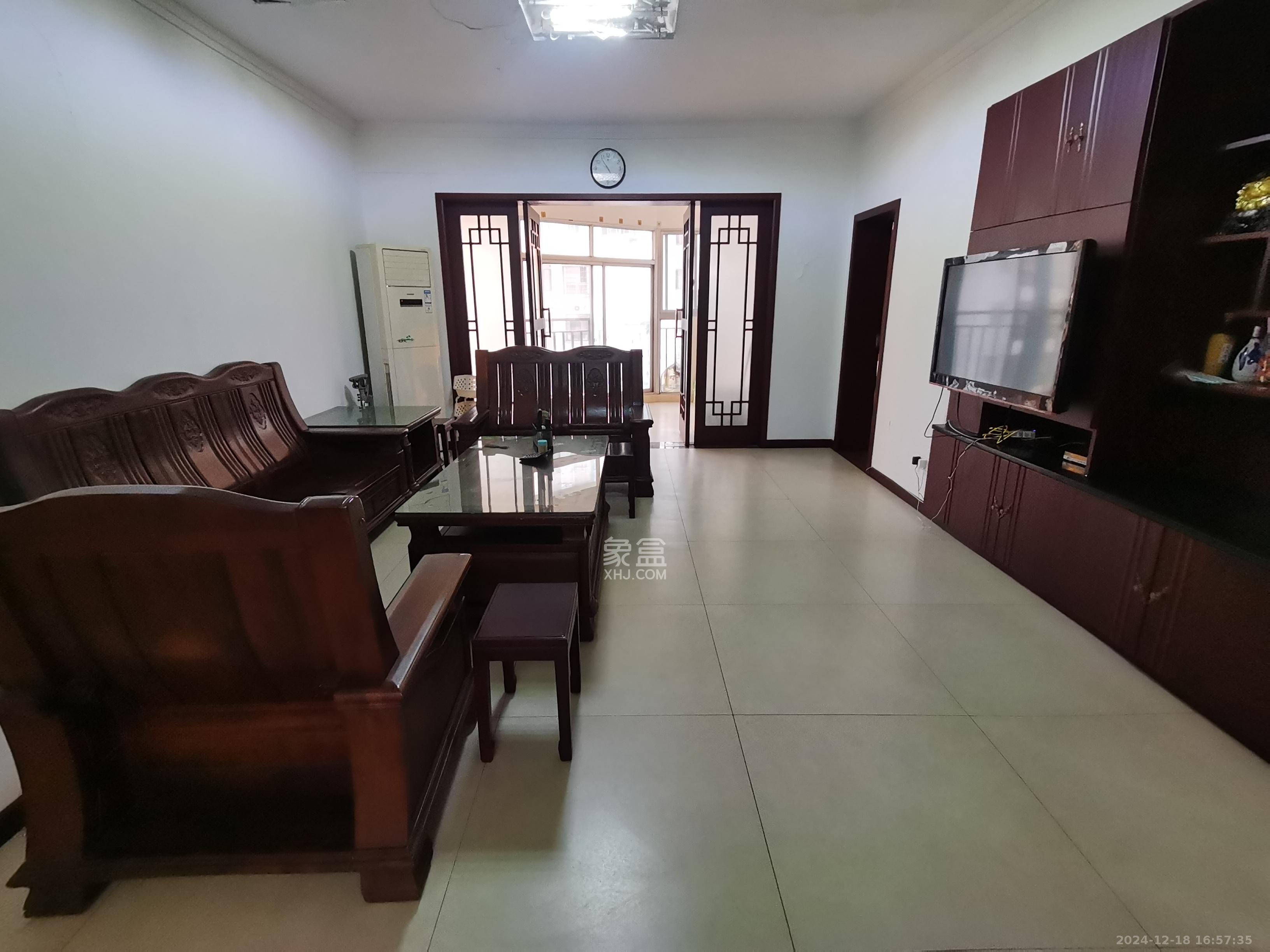 华雅花园 3室2厅2卫 3200.0元/月 华雅花园 3室2厅2卫 3200.0元/月室内图