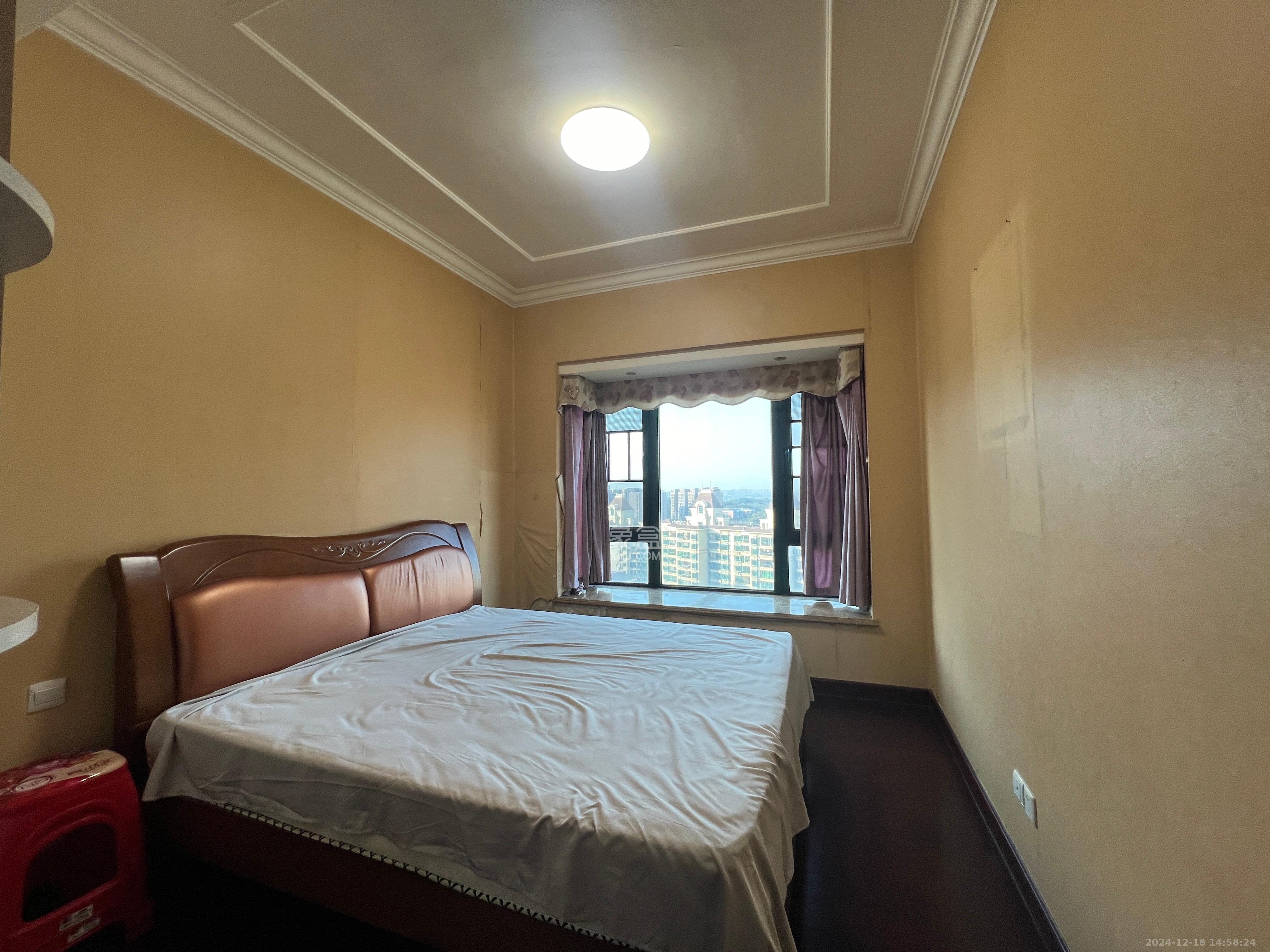 恒大雅苑 4室2厅1卫 6500.0元/月 恒大雅苑 4室2厅1卫 6500.0元/月室内图