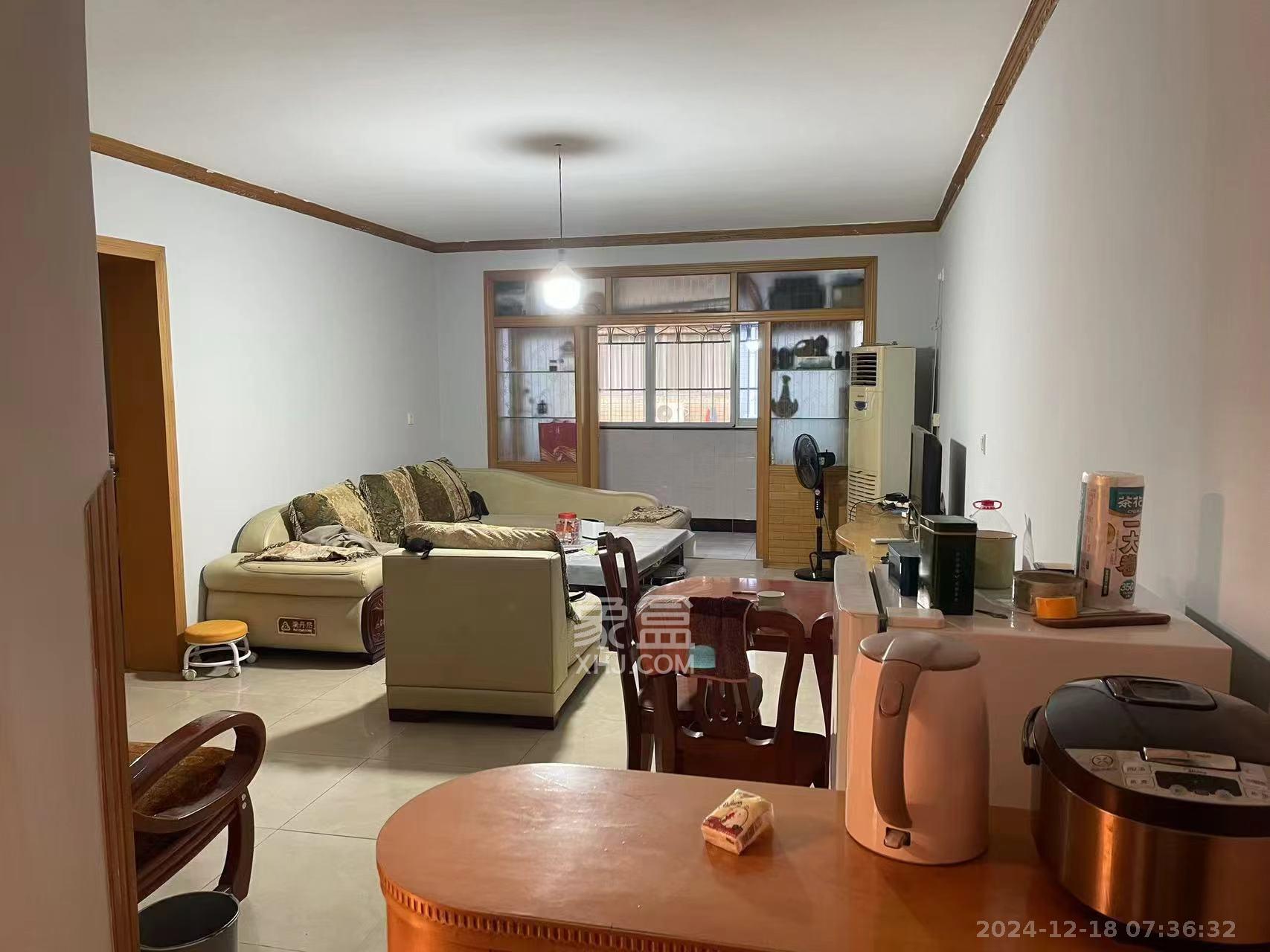 阳光花园 2室1厅1卫 1600.0元/月 阳光花园 2室1厅1卫 1600.0元/月室内图