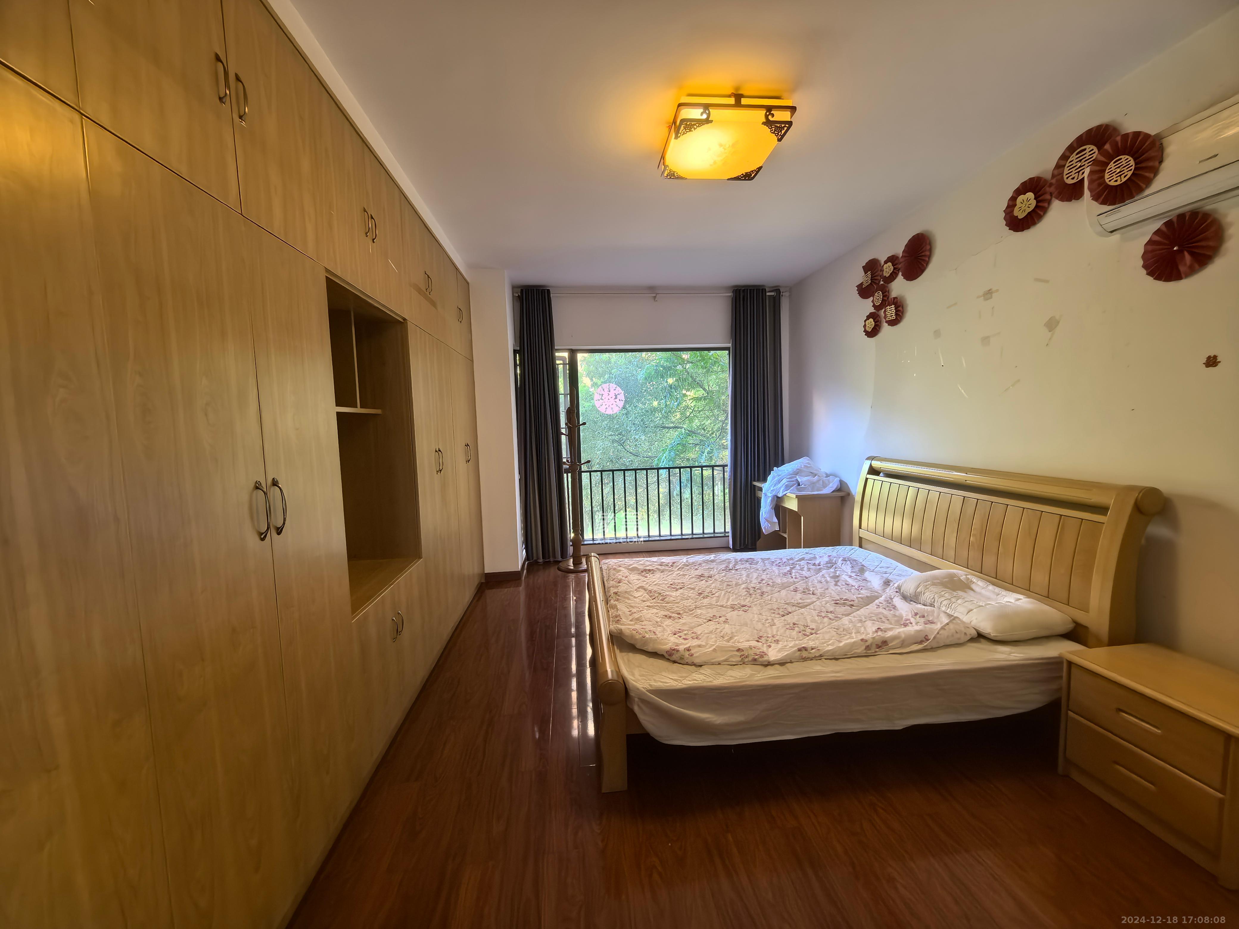 中城丽景香山园  4室2厅2卫   3500.00元/月室内图