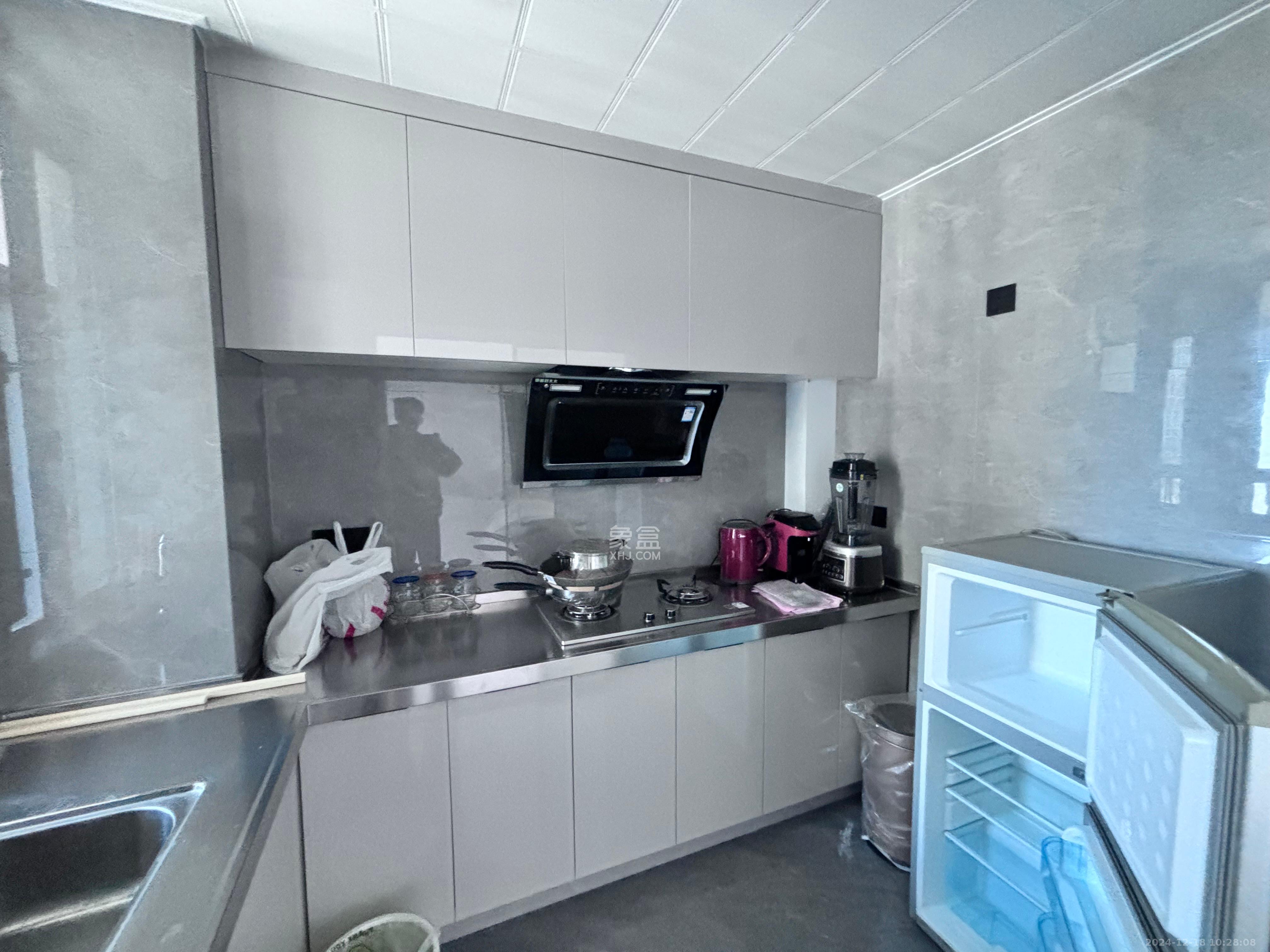 艺源颂雅小区(719街区) 3室2厅2卫 3000.0元/月 艺源颂雅小区(719街区) 3室2厅2卫 3000.0元/月室内图