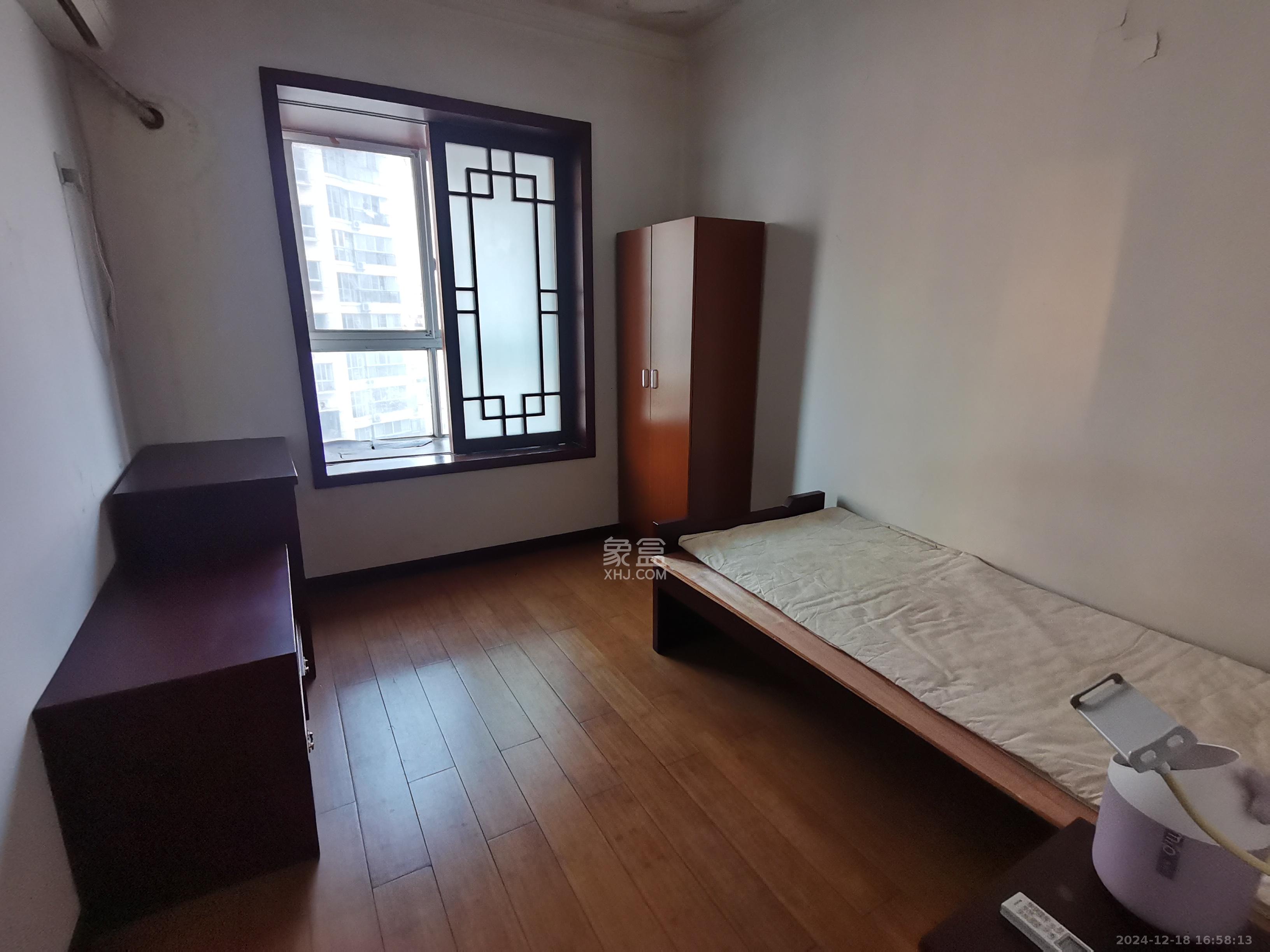 华雅花园 3室2厅2卫 3200.0元/月 华雅花园 3室2厅2卫 3200.0元/月室内图