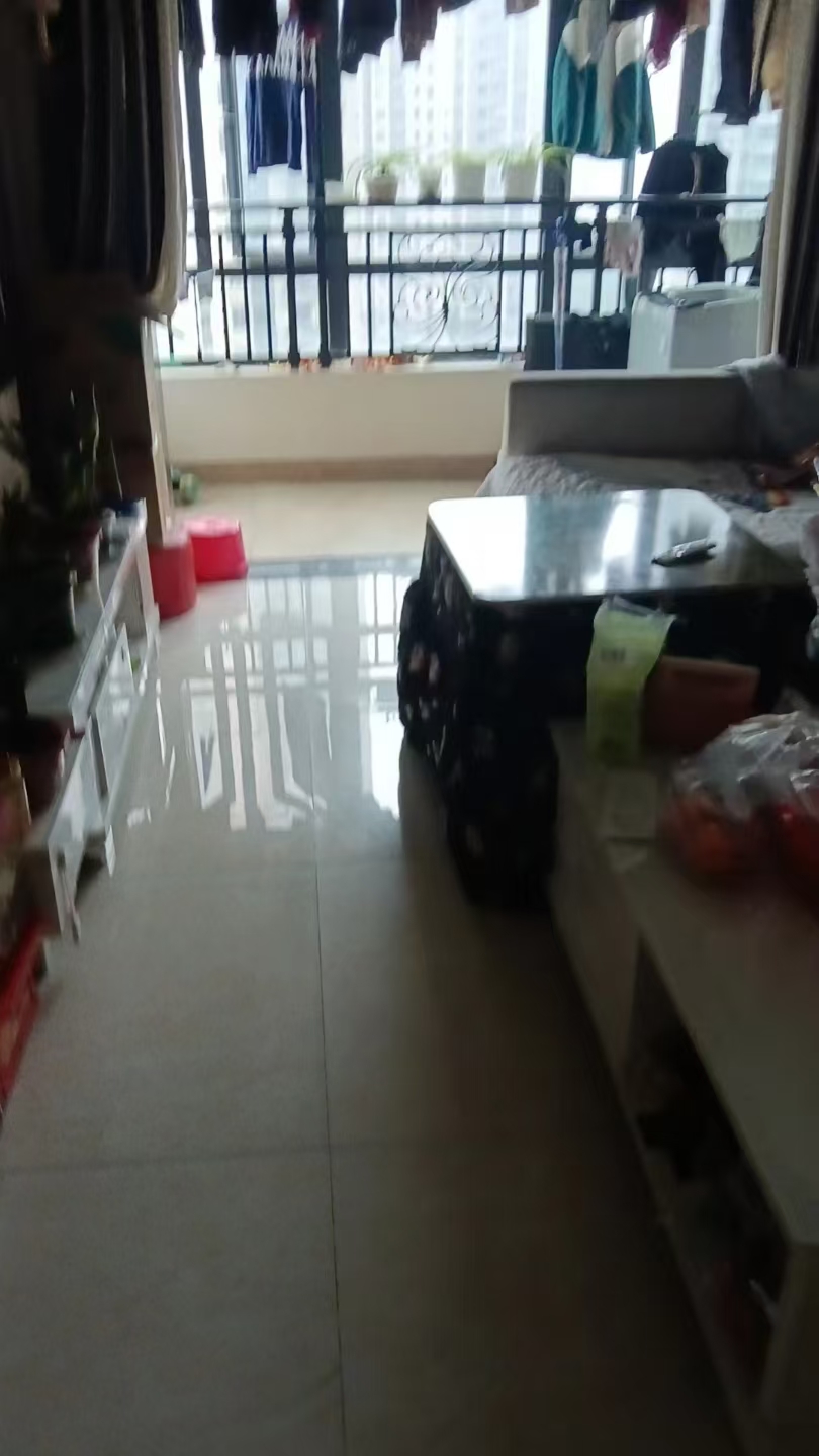 恒大华府 2室2厅1卫 55.0万 恒大华府 2室2厅1卫 55.0万客厅