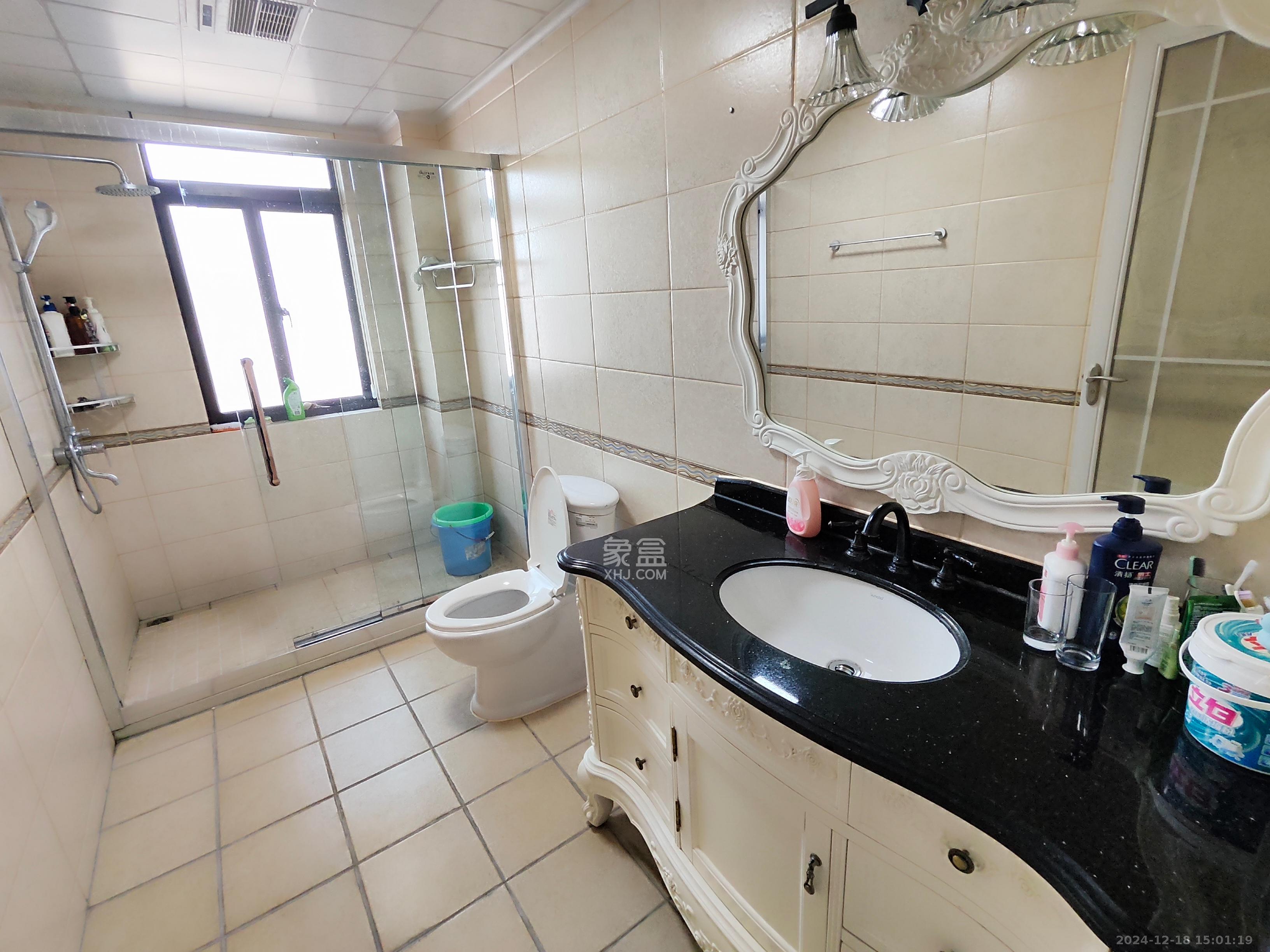 融科檀香山(融科紫檀、香山国际) 4室2厅3卫 8500.0元/月 融科檀香山(融科紫檀、香山国际) 4室2厅3卫 8500.0元/月室内图