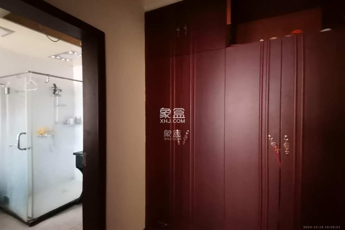 华雅花园 3室2厅2卫 3200.0元/月 华雅花园 3室2厅2卫 3200.0元/月室内图