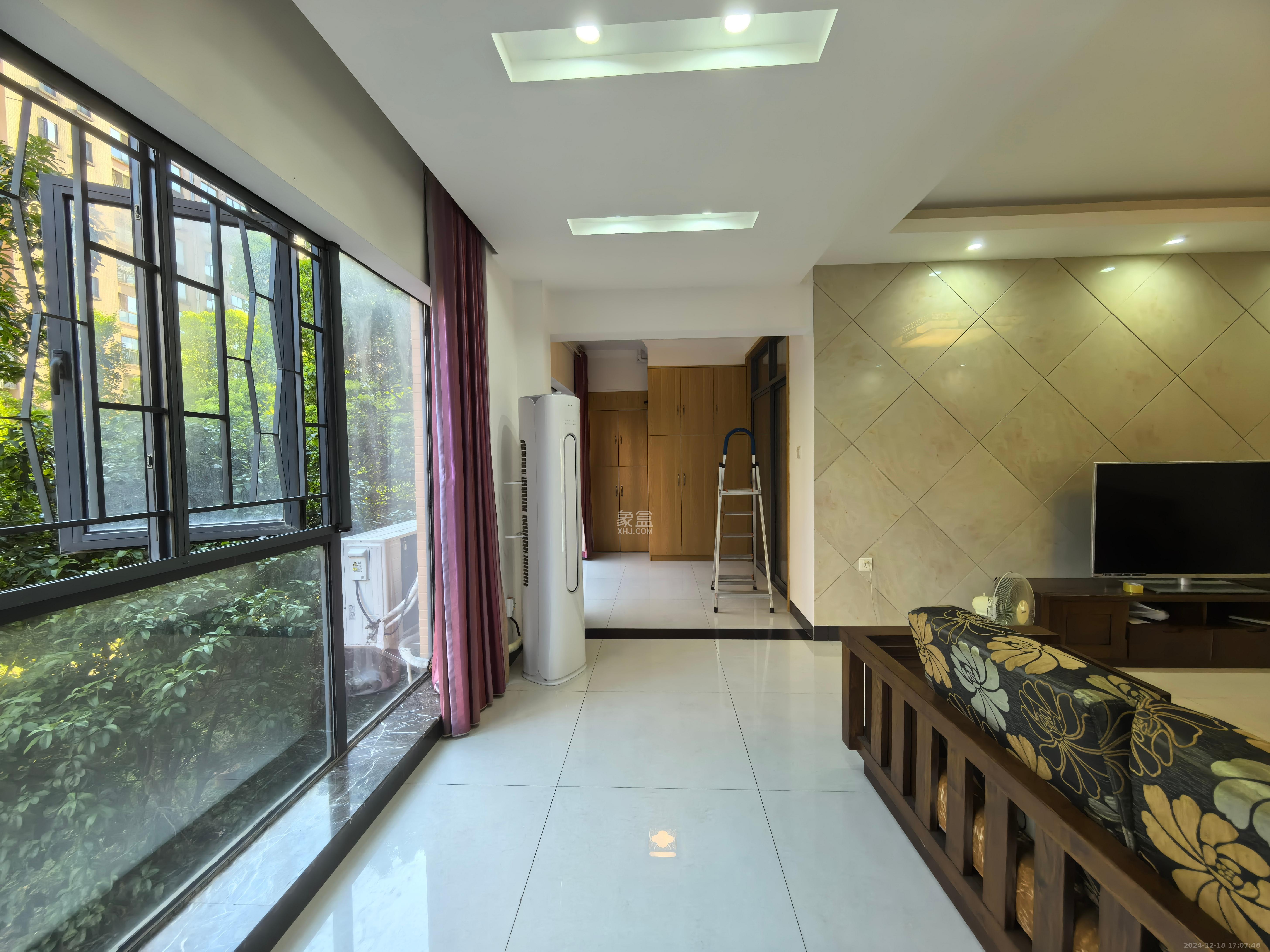 中城丽景香山园  4室2厅2卫   3500.00元/月室内图