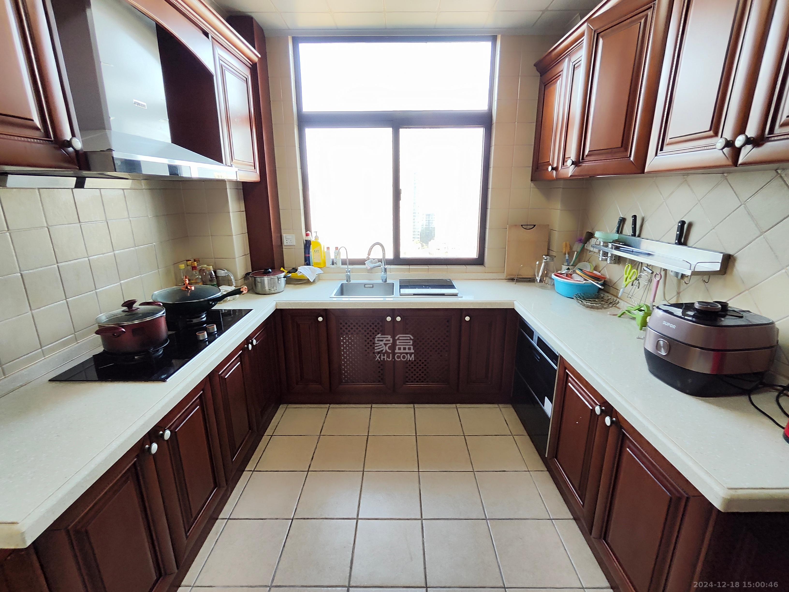 融科檀香山(融科紫檀、香山国际) 4室2厅3卫 8500.0元/月 融科檀香山(融科紫檀、香山国际) 4室2厅3卫 8500.0元/月室内图