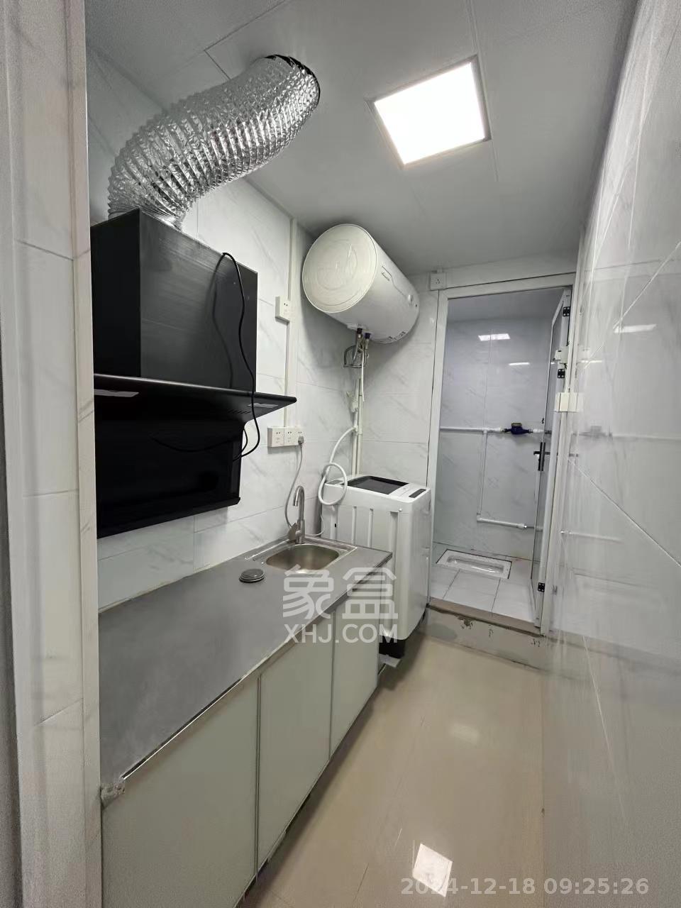 黄鹤小区4片  1室1厅1卫    1100.0元/月 黄鹤小区4片  1室1厅1卫    1100.0元/月室内图