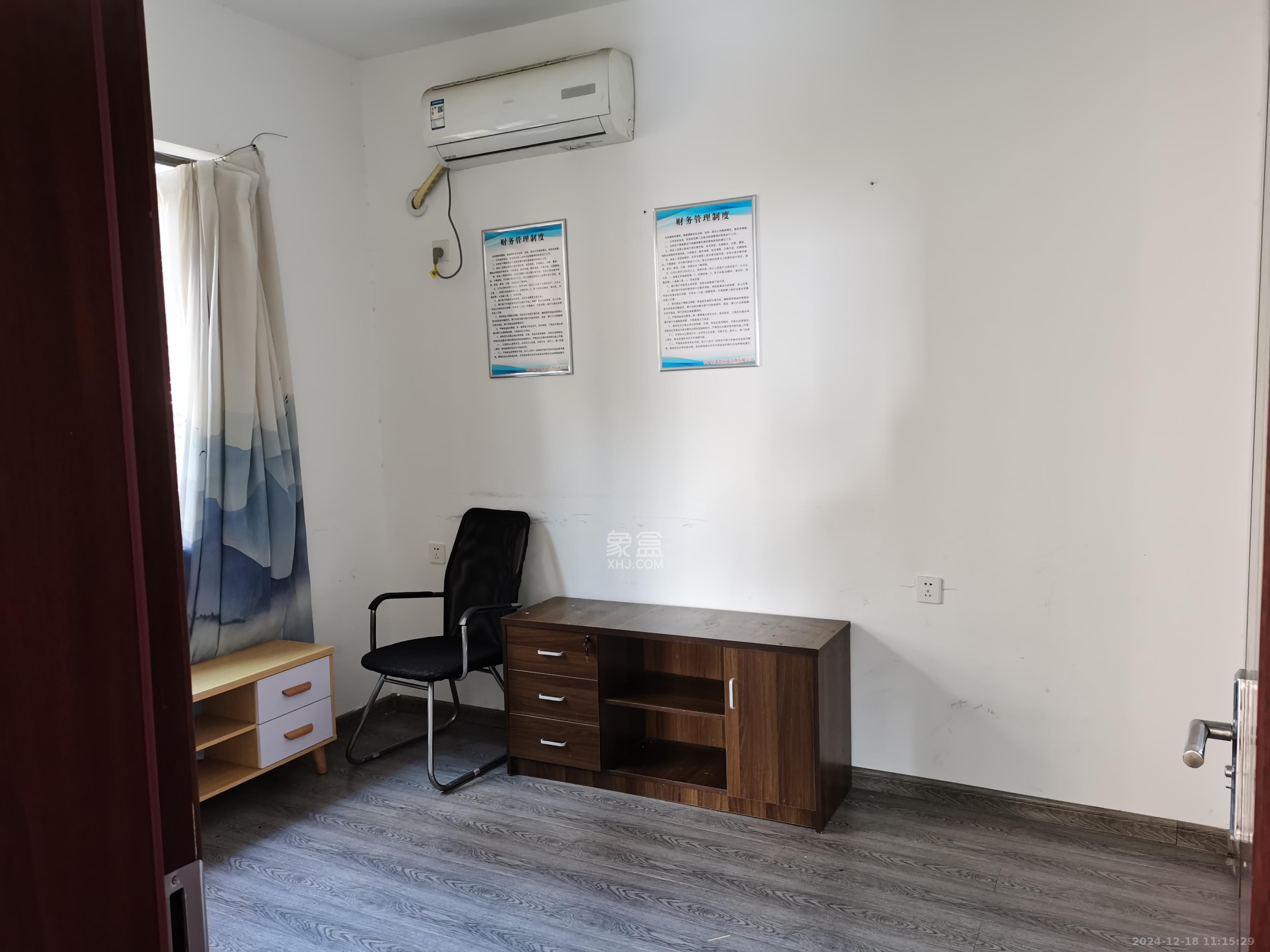 德润小区(丰升德润小区) 3室2厅2卫 2400.0元/月 德润小区(丰升德润小区) 3室2厅2卫 2400.0元/月室内图