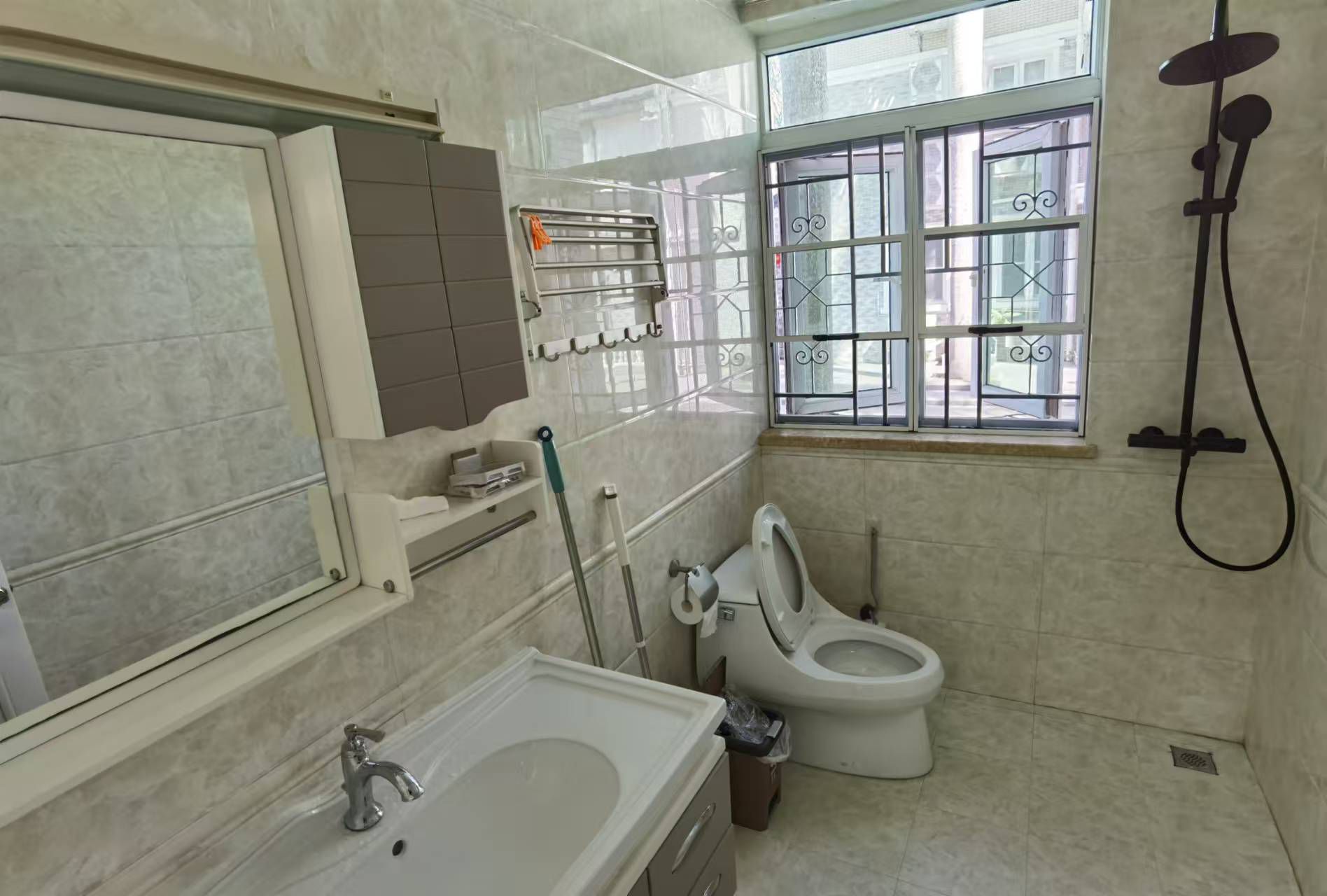 锦绣京江 6室2厅3卫 770.0万 锦绣京江 6室2厅3卫 770.0万客厅