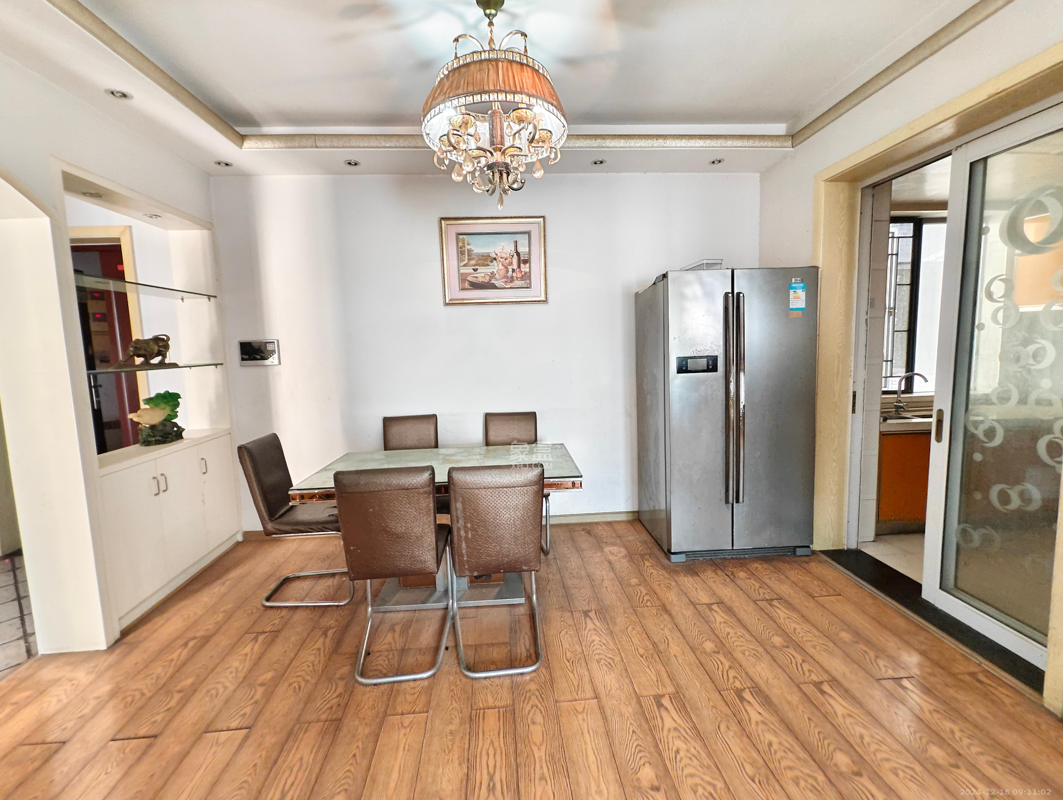 滨江君悦香邸 3室2厅2卫 2500.0元/月 滨江君悦香邸 3室2厅2卫 2500.0元/月室内图