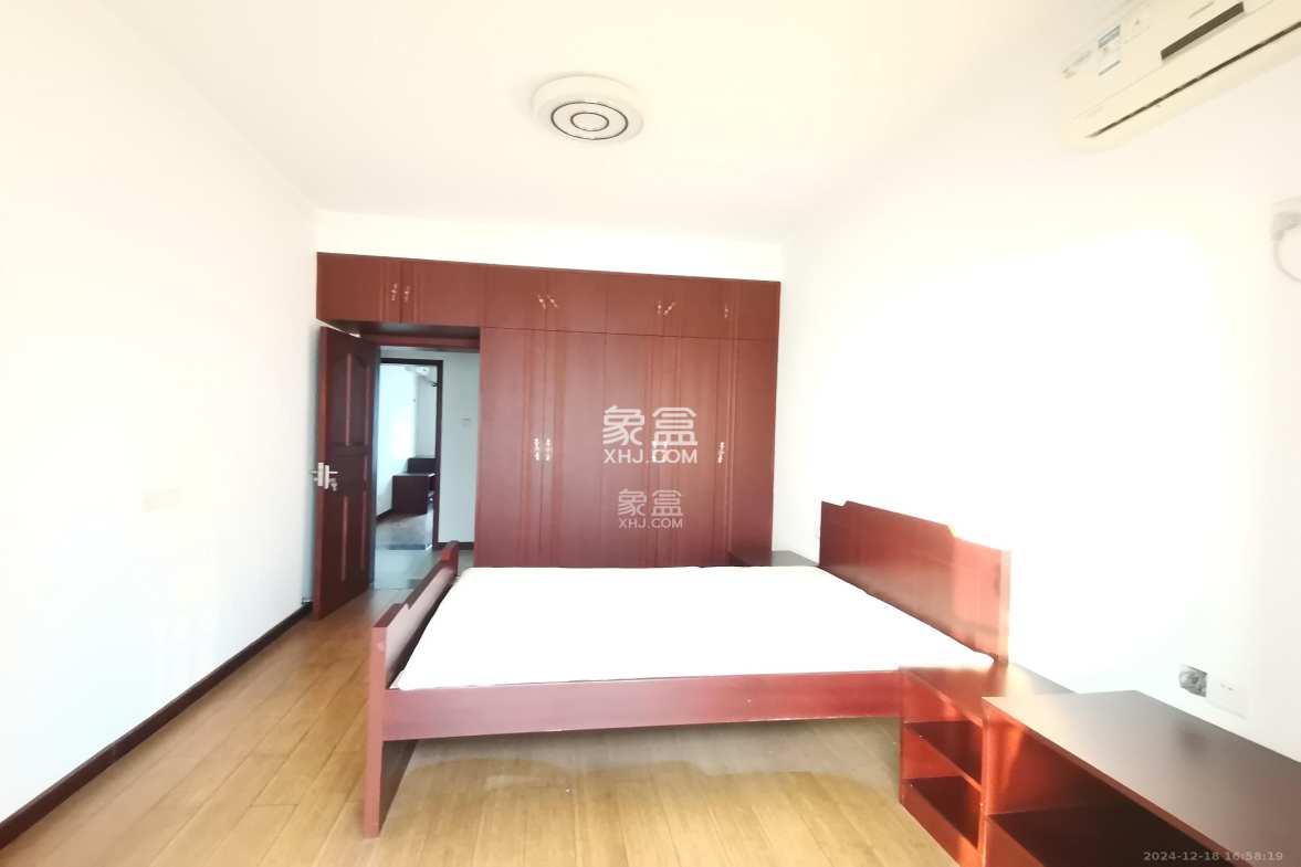 华雅花园 3室2厅2卫 3200.0元/月 华雅花园 3室2厅2卫 3200.0元/月室内图