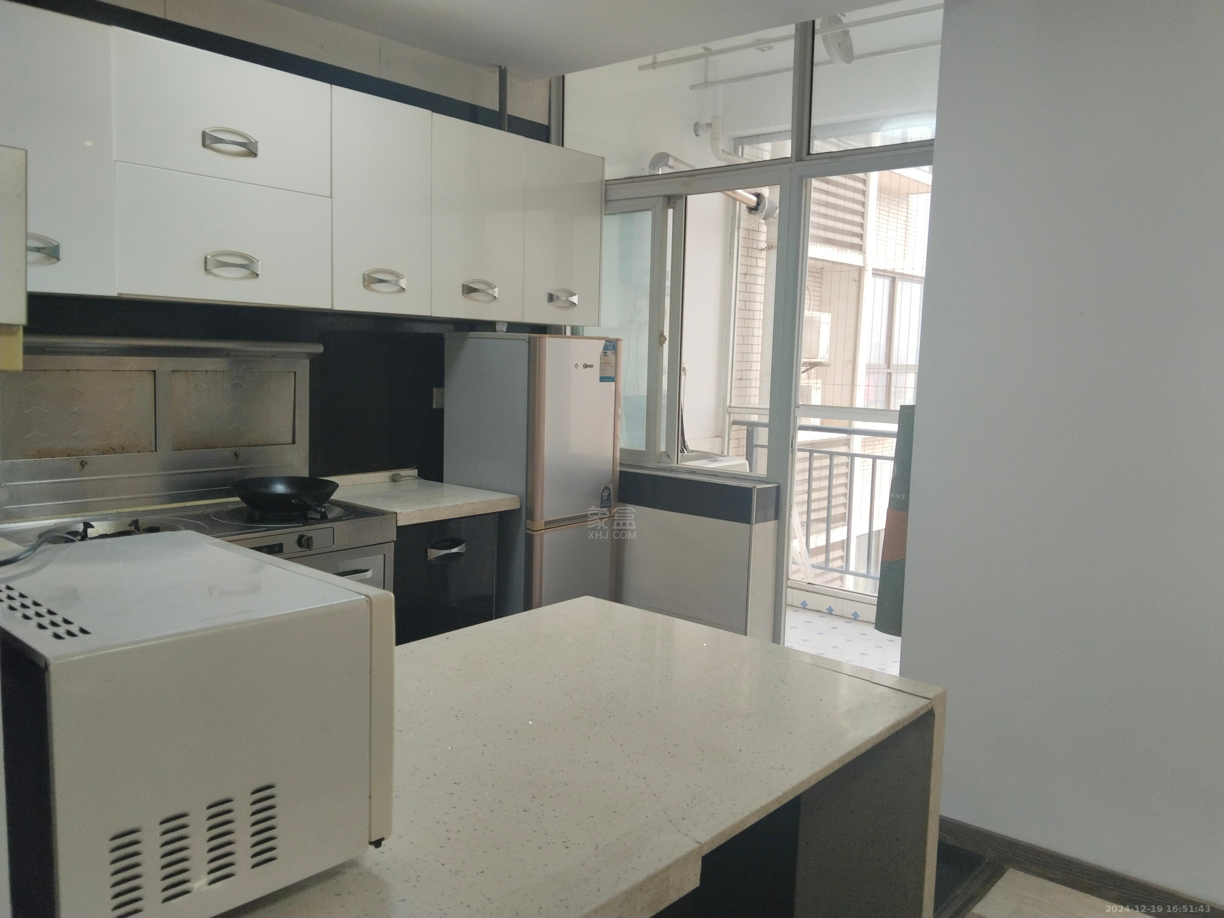 庐山恋 2室2厅1卫 1800.0元/月 庐山恋 2室2厅1卫 1800.0元/月室内图