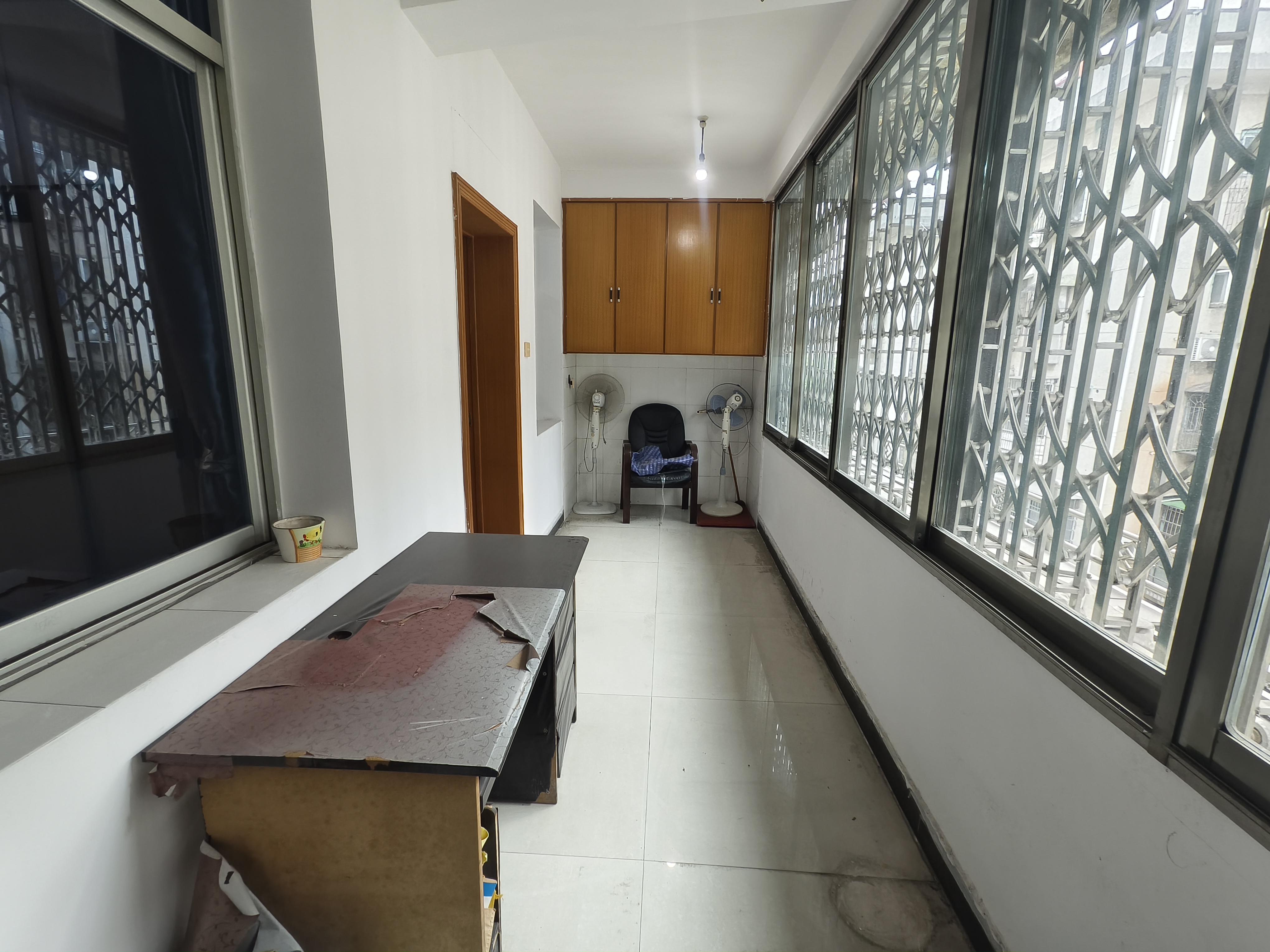 市商业局家属楼  3室2厅2卫    49.8万客厅