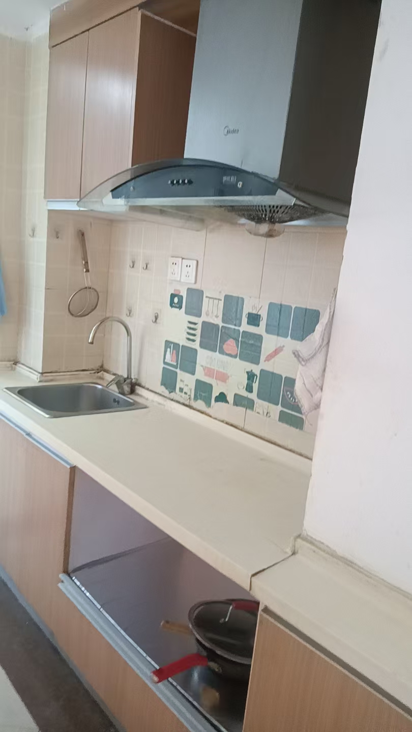 米兰春天  1室1厅1卫    1100.0元/月 米兰春天  1室1厅1卫    1100.0元/月室内图