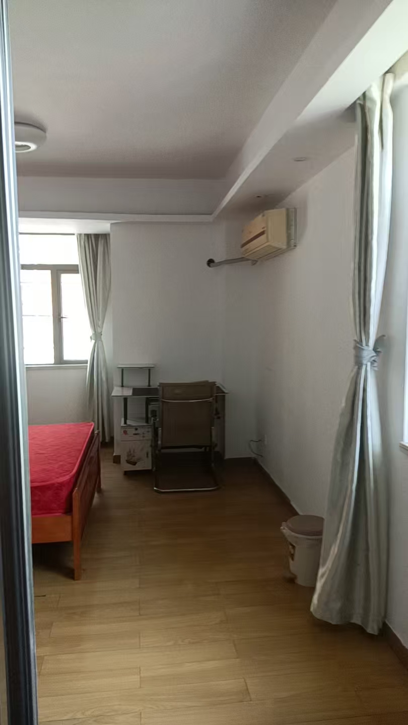 米兰春天  1室1厅1卫    1100.0元/月 米兰春天  1室1厅1卫    1100.0元/月室内图