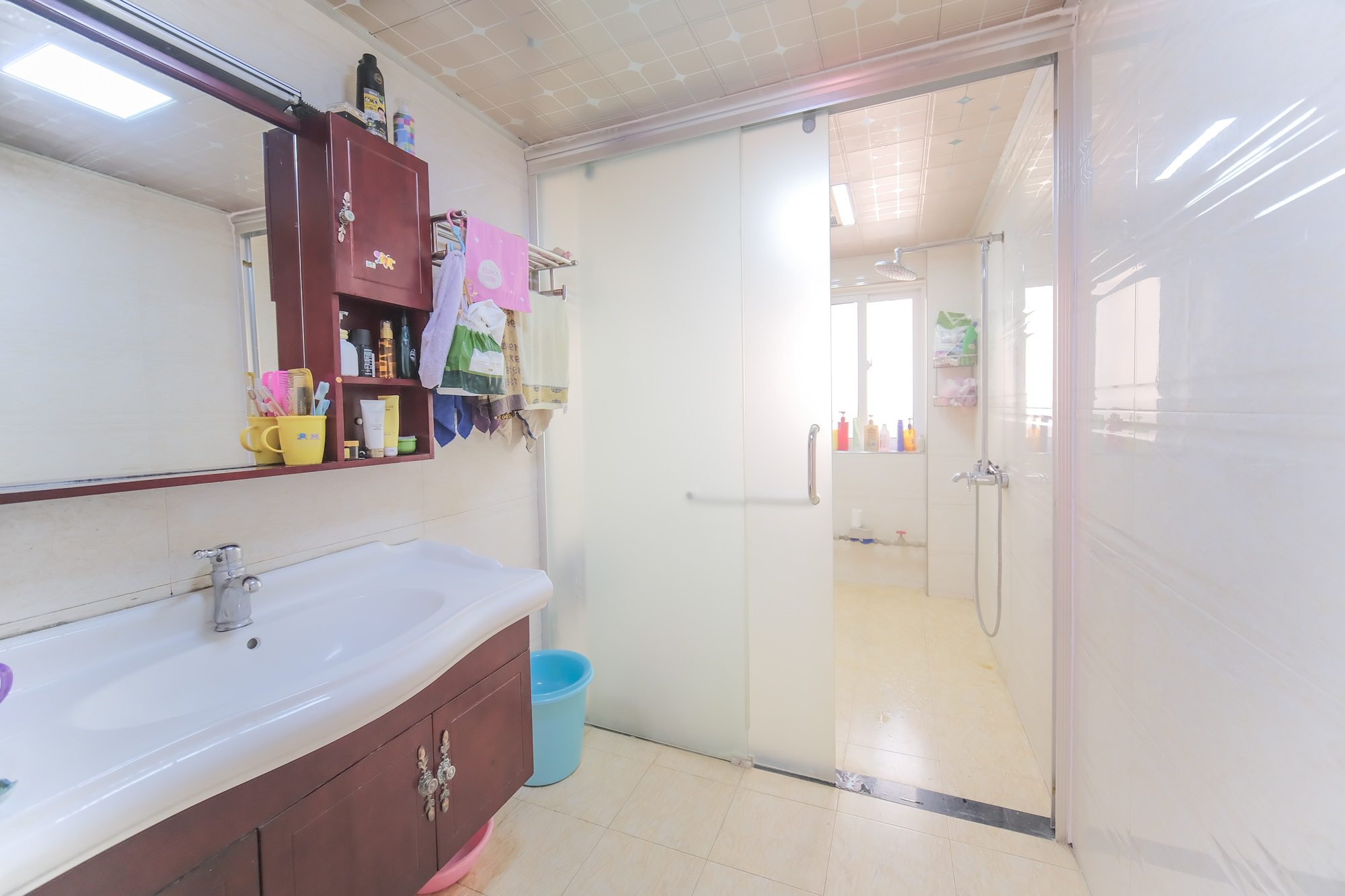 山水湾 3室2厅2卫 82.8万 山水湾 3室2厅2卫 82.8万卫生间