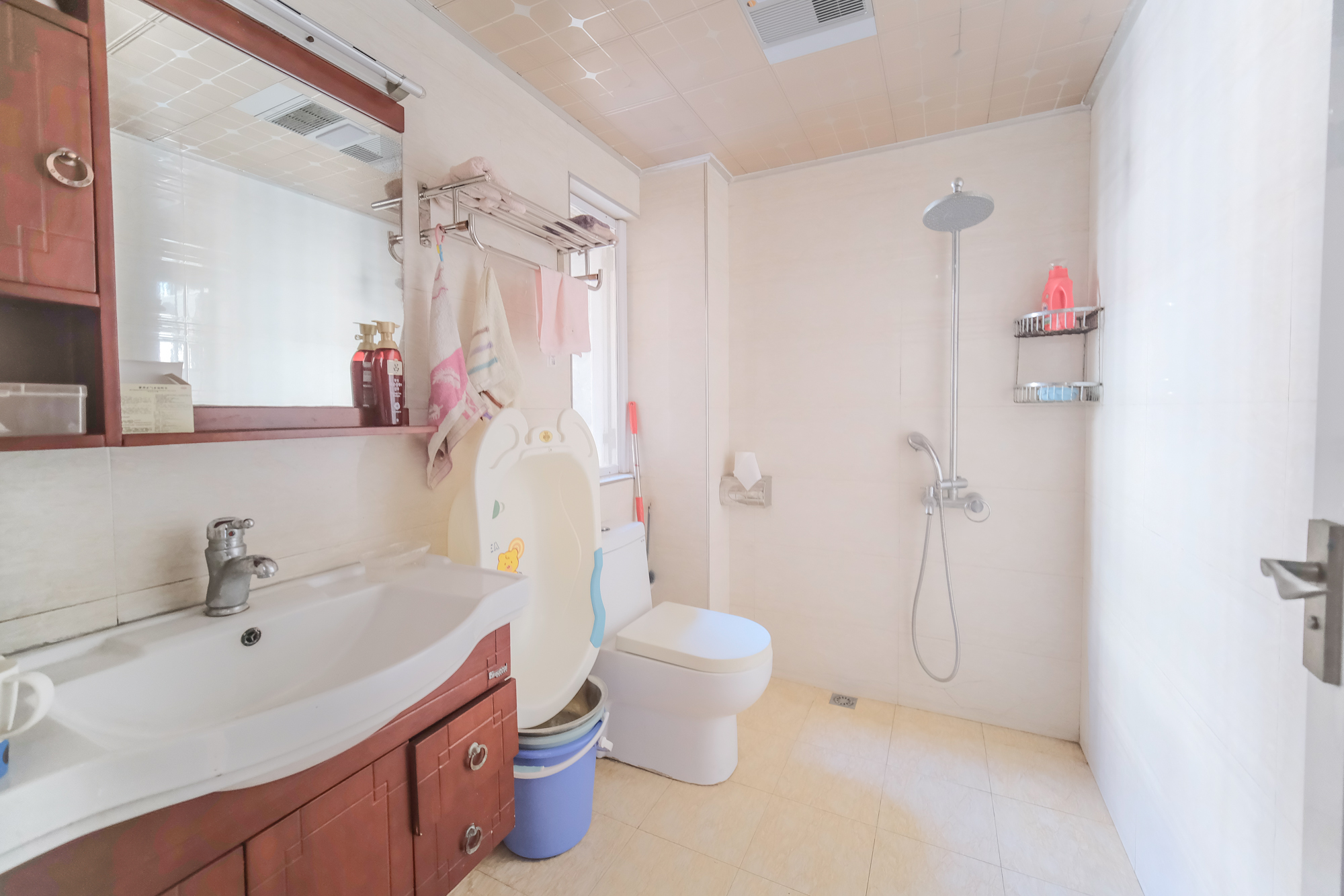 山水湾 3室2厅2卫 82.8万 山水湾 3室2厅2卫 82.8万卫生间