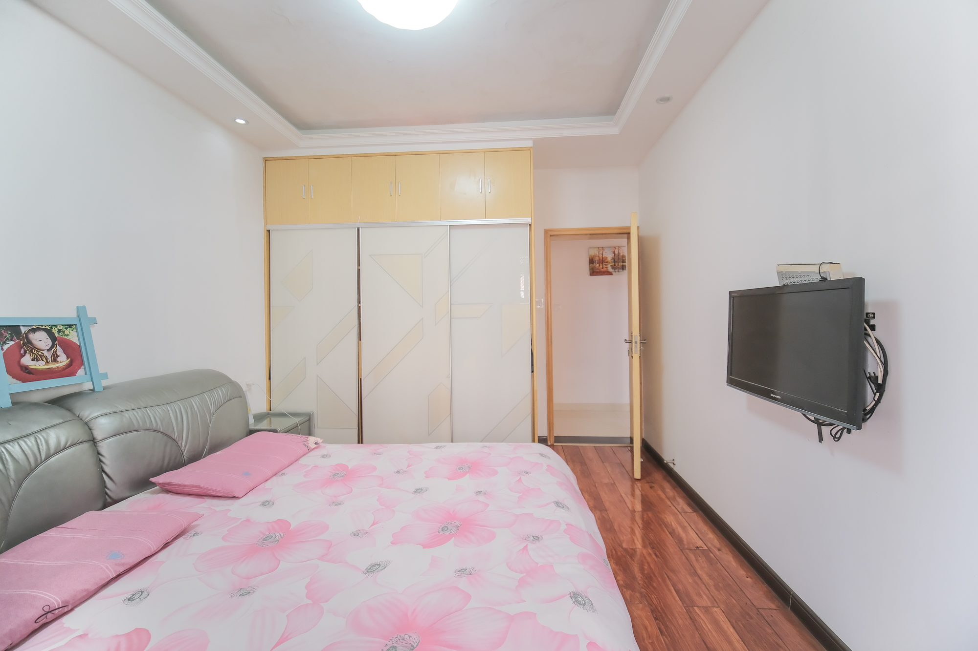 山水湾 3室2厅2卫 82.8万 山水湾 3室2厅2卫 82.8万卧室