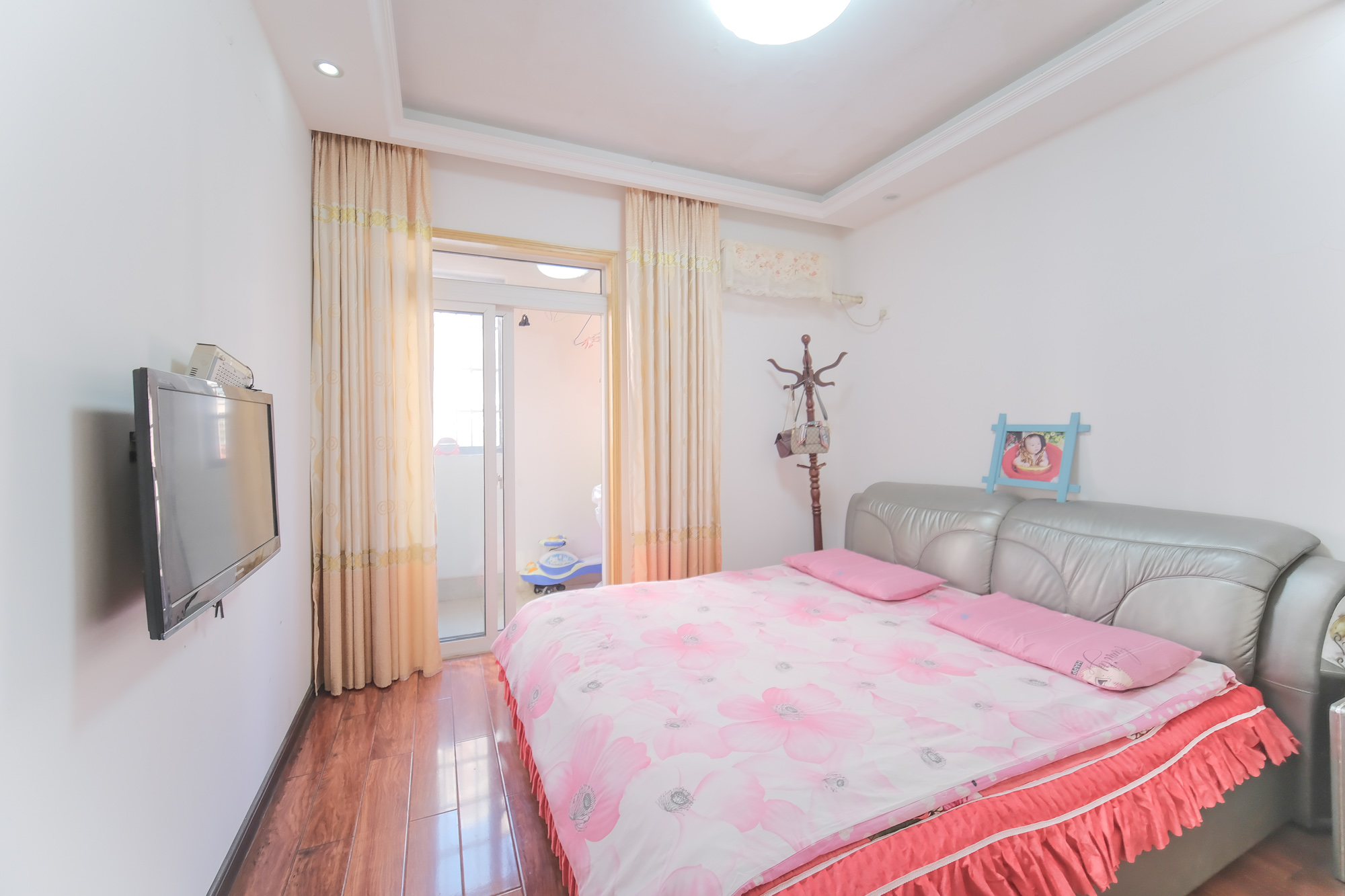 山水湾 3室2厅2卫 82.8万 山水湾 3室2厅2卫 82.8万卧室