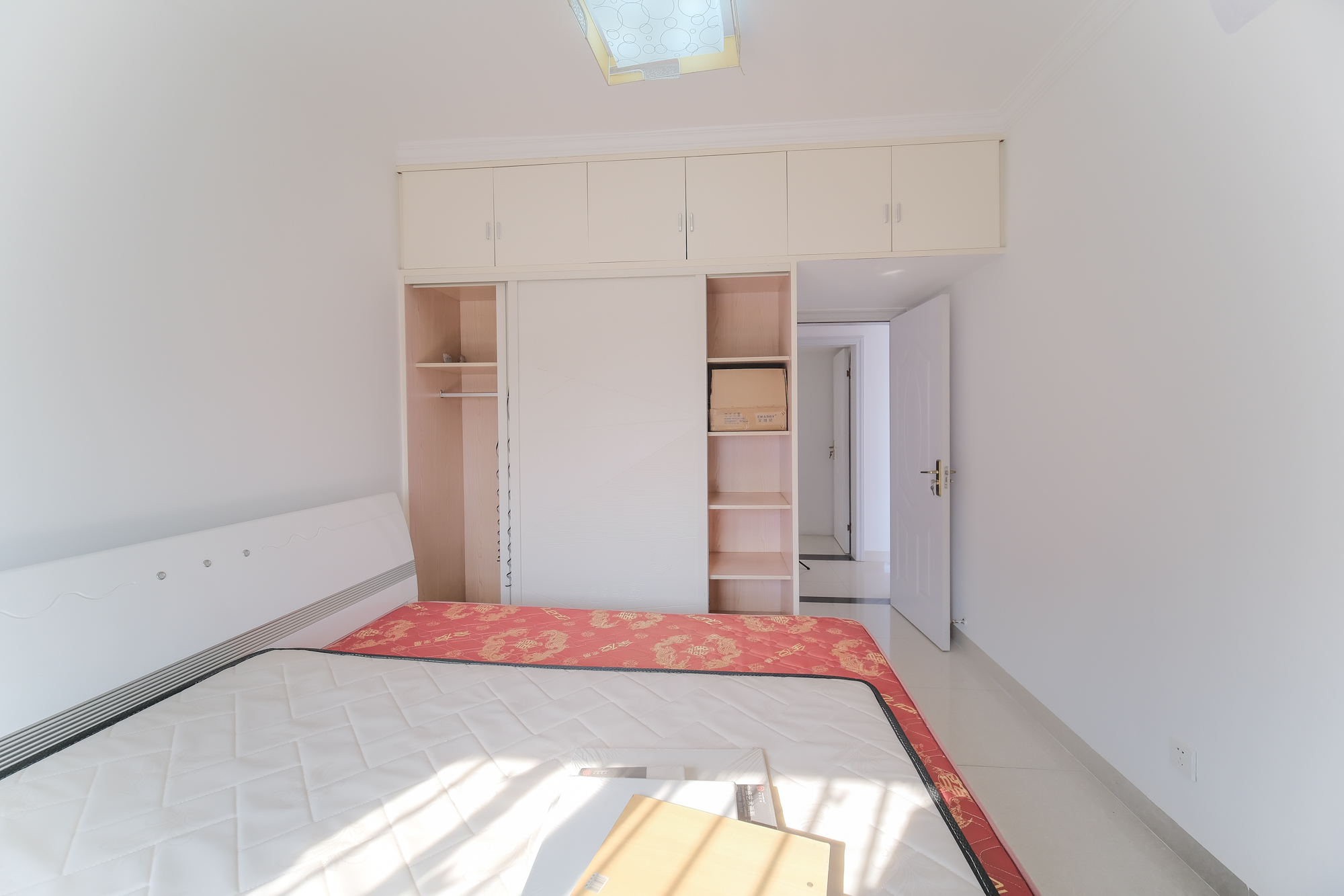 花样年华  3室2厅1卫    58.8万 花样年华  3室2厅1卫    58.8万卧室