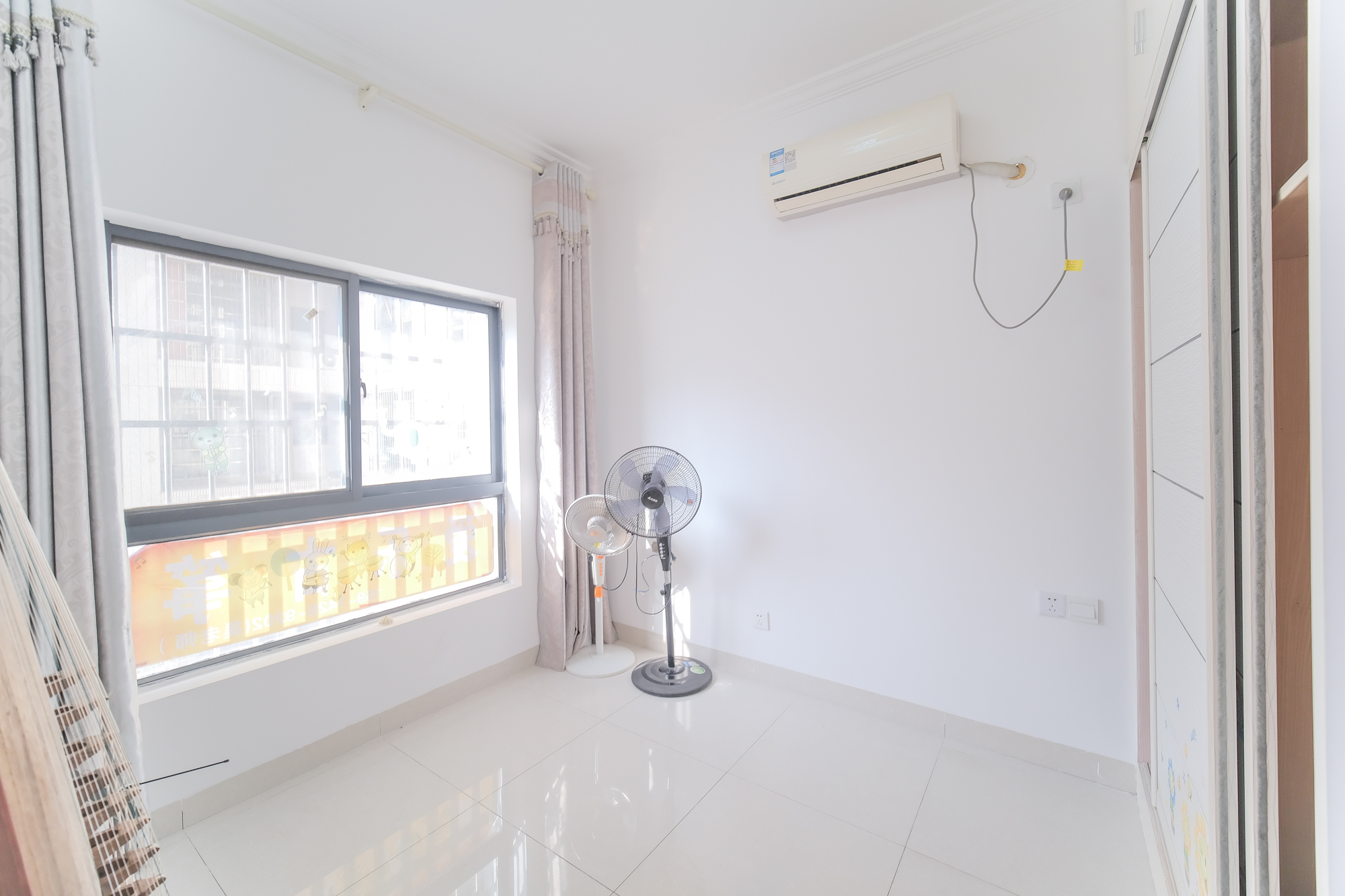 花样年华  3室2厅1卫    58.8万 花样年华  3室2厅1卫    58.8万卧室