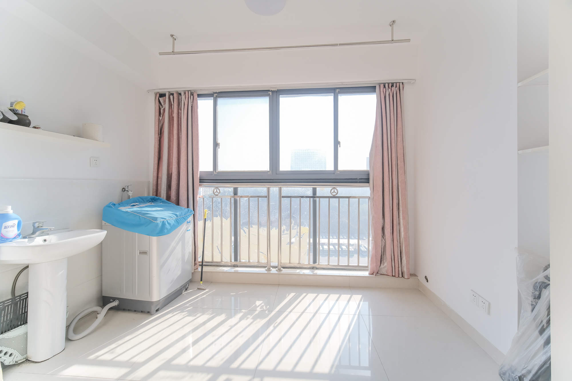 花样年华  3室2厅1卫    58.8万 花样年华  3室2厅1卫    58.8万阳台