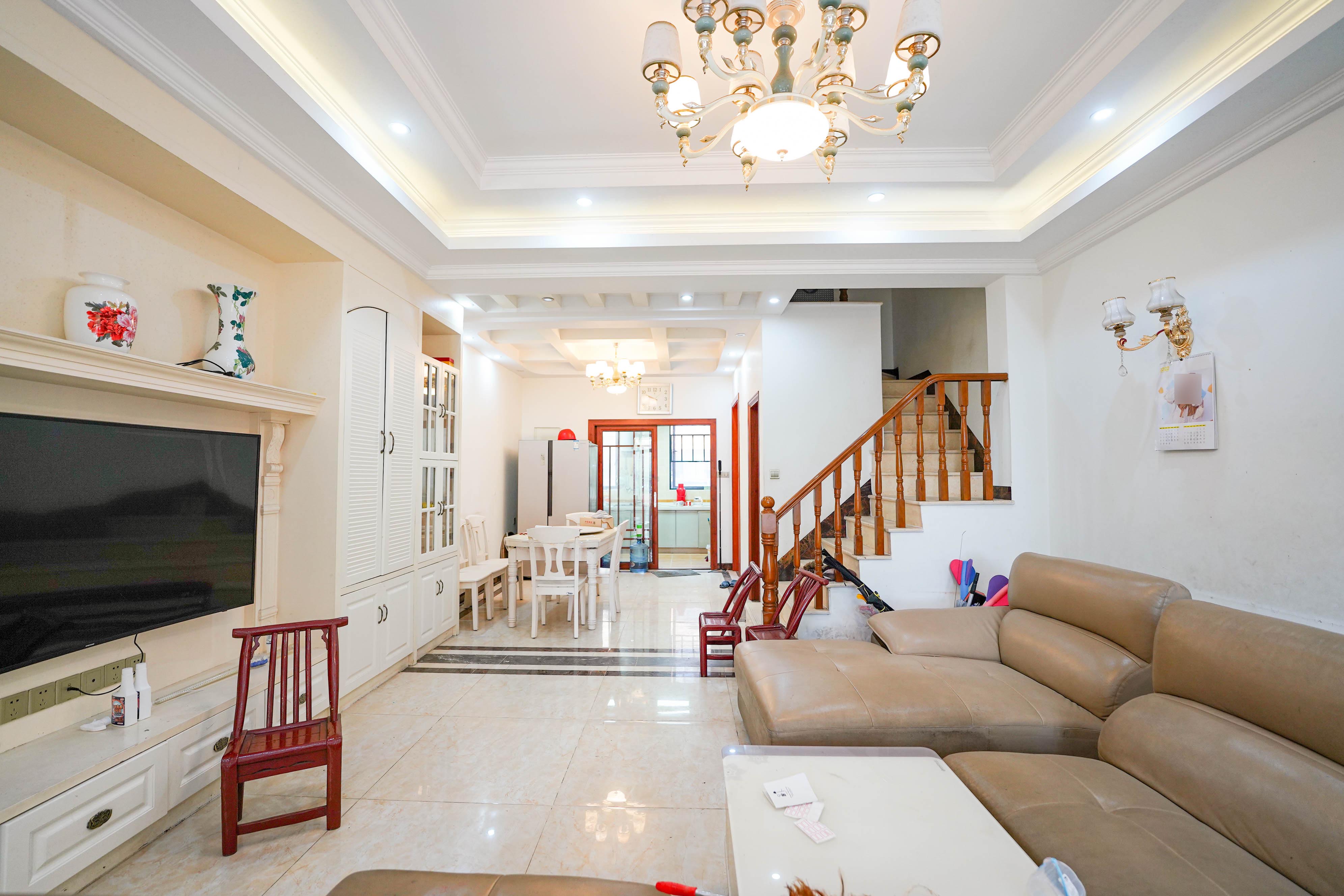 佳兆业水岸新都 4室2厅3卫 165.0万 佳兆业水岸新都 4室2厅3卫 165.0万客厅