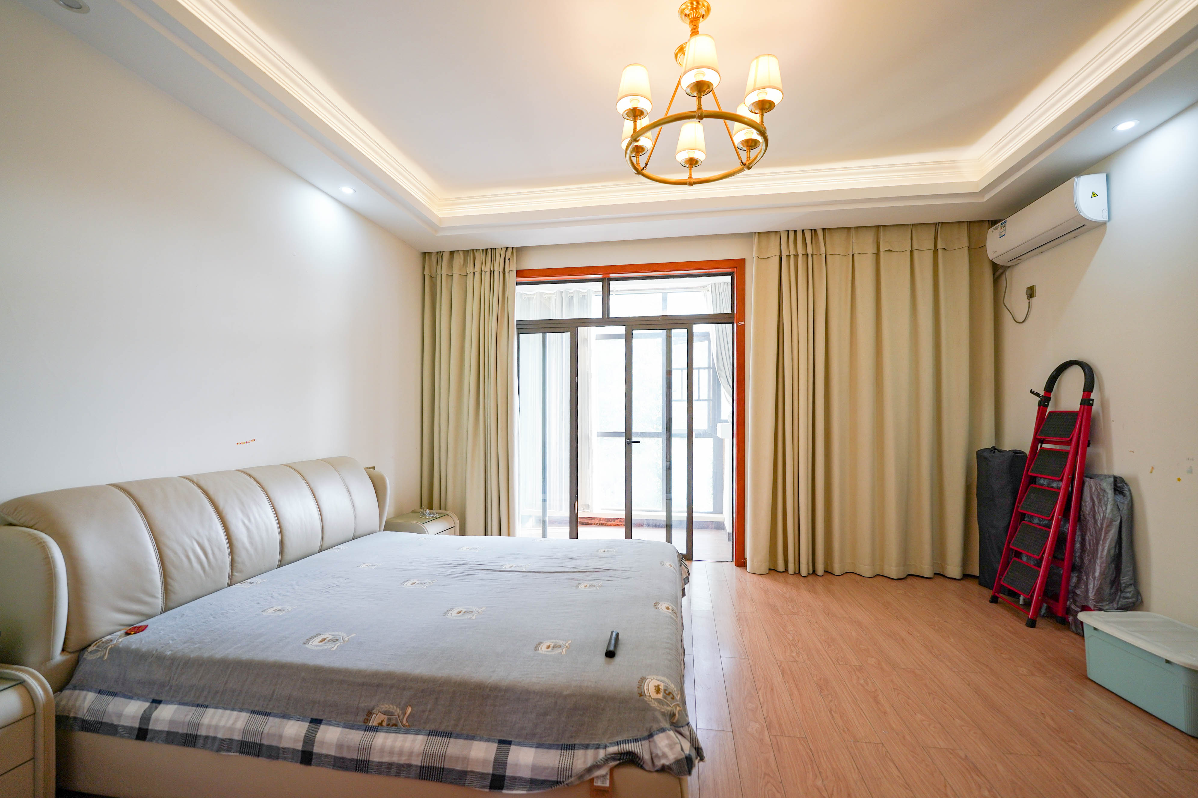 佳兆业水岸新都 4室2厅3卫 165.0万 佳兆业水岸新都 4室2厅3卫 165.0万卧室