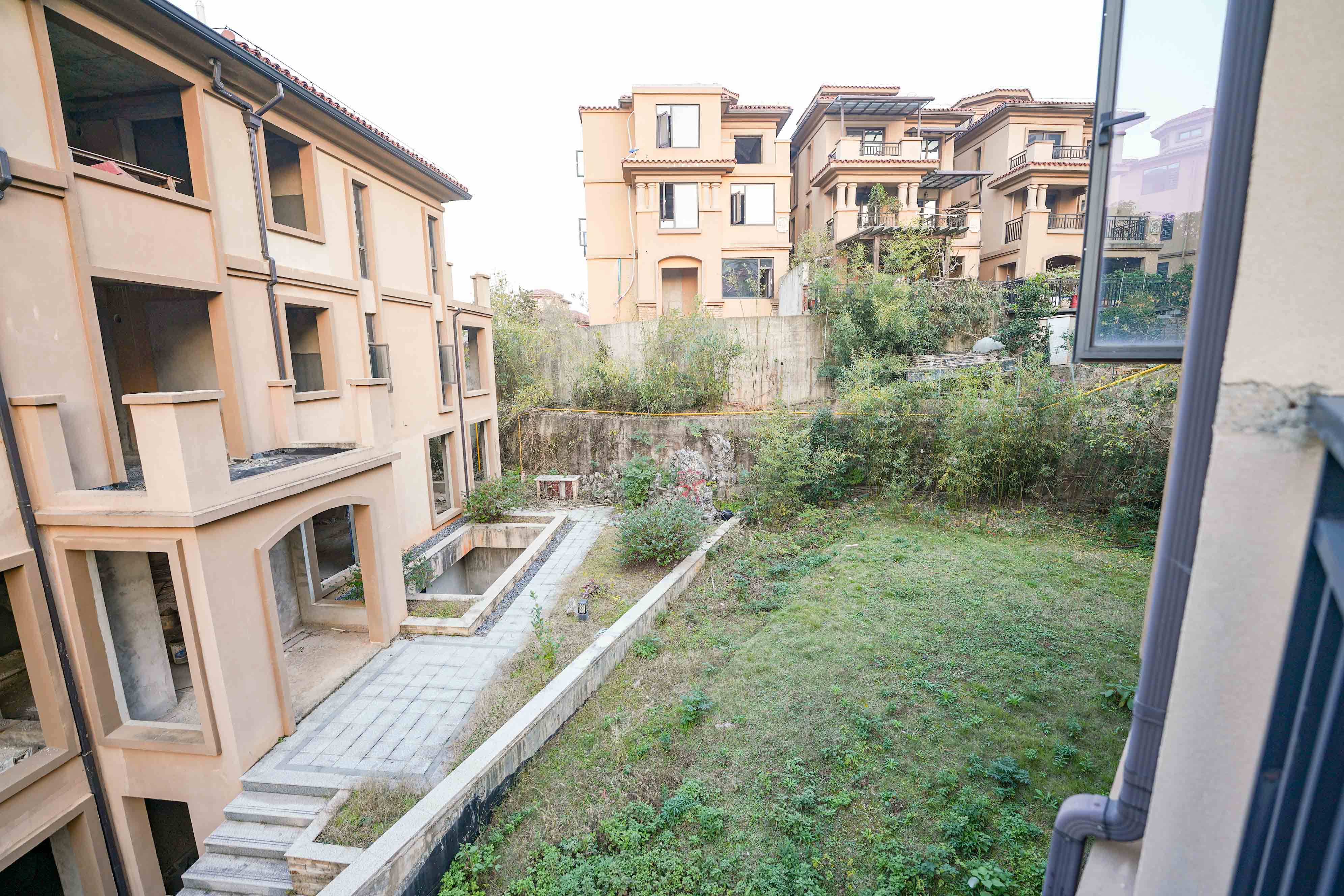 佳兆业天墅 4室2厅3卫 280.0万 佳兆业天墅 4室2厅3卫 280.0万阳台