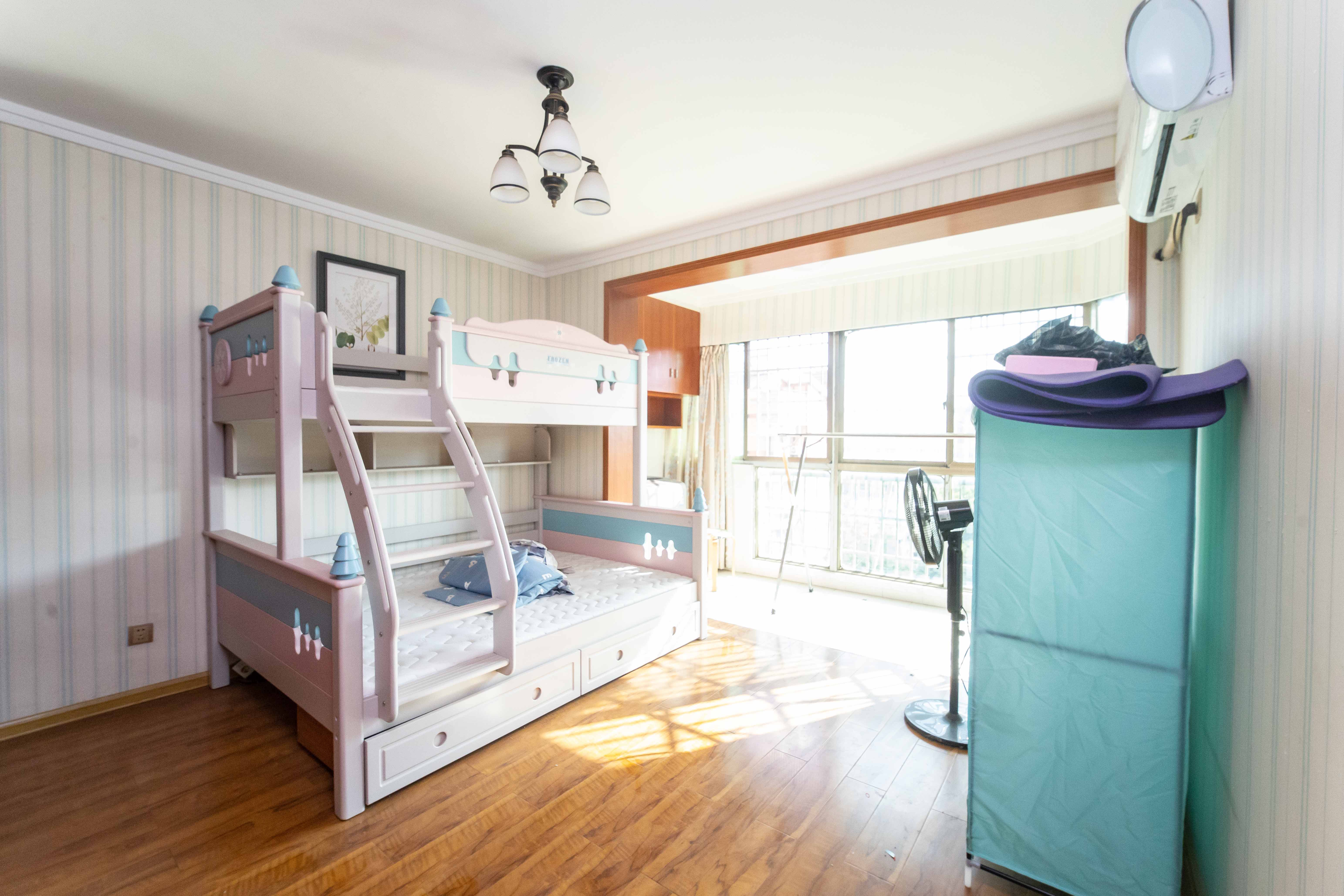 鑫湘佳园 3室2厅2卫 80.0万 鑫湘佳园 3室2厅2卫 80.0万卧室