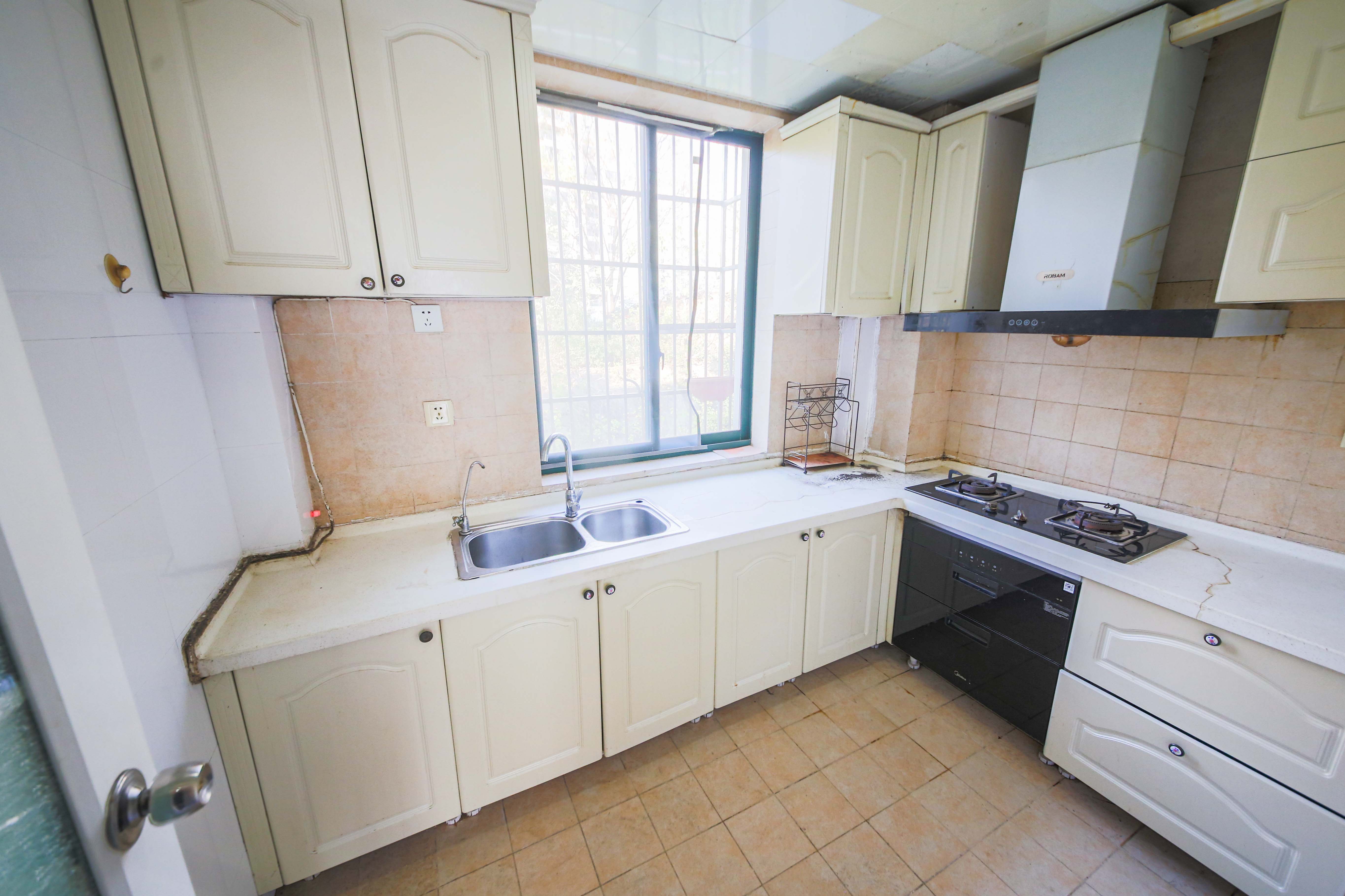 盛世康城 3室2厅2卫 78.0万 盛世康城 3室2厅2卫 78.0万厨房