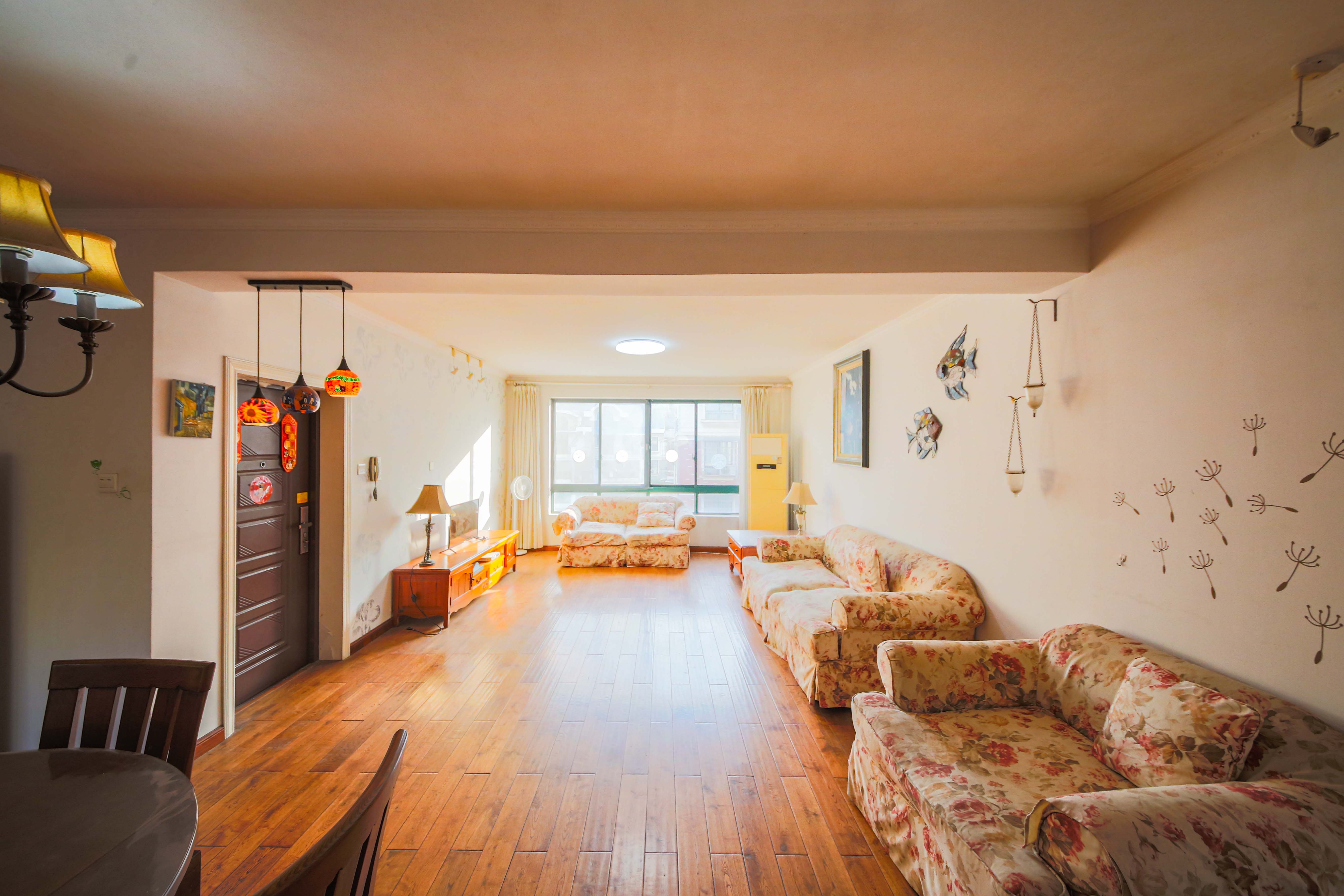 盛世康城 3室2厅2卫 78.0万 盛世康城 3室2厅2卫 78.0万客厅