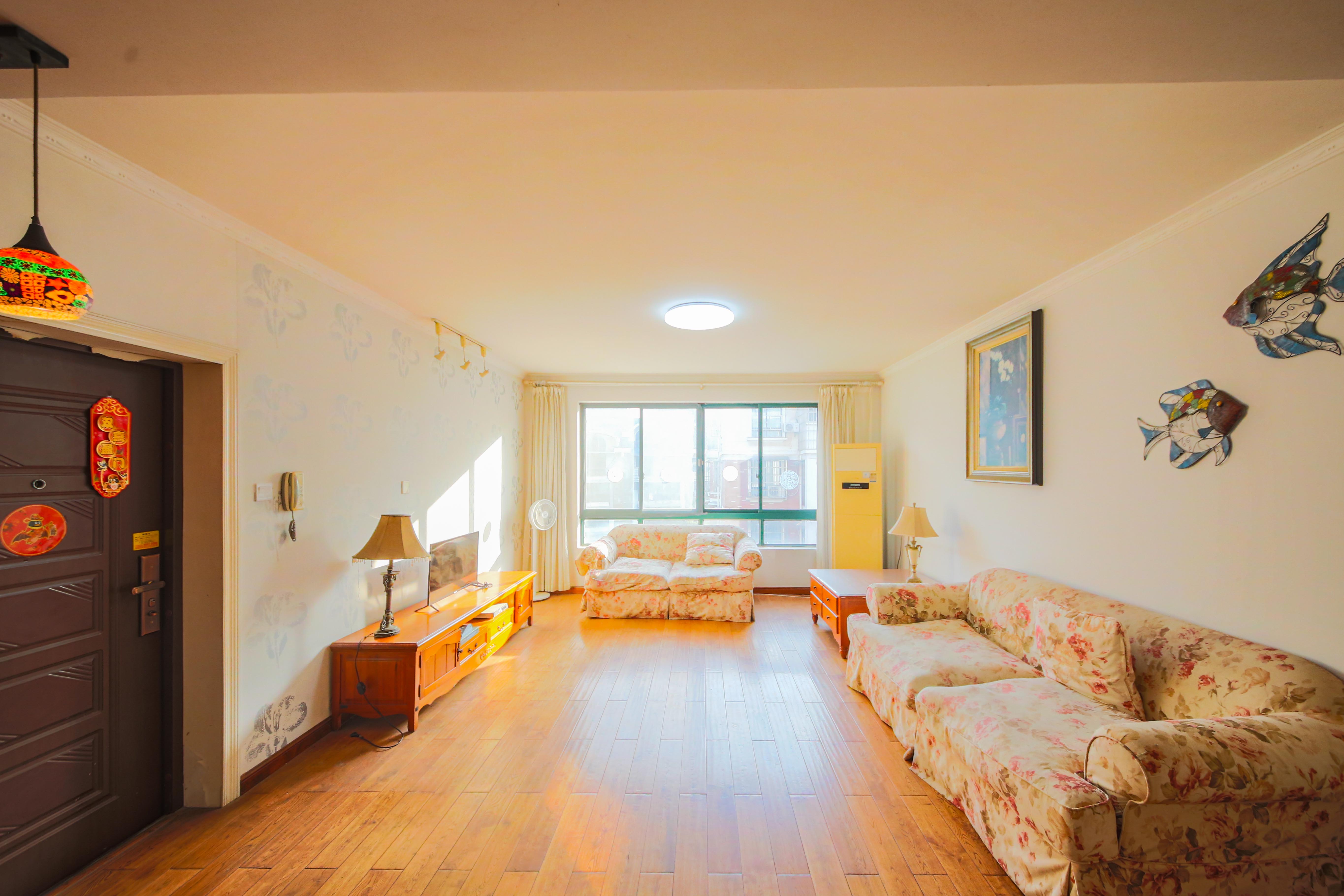 盛世康城 3室2厅2卫 78.0万 盛世康城 3室2厅2卫 78.0万客厅