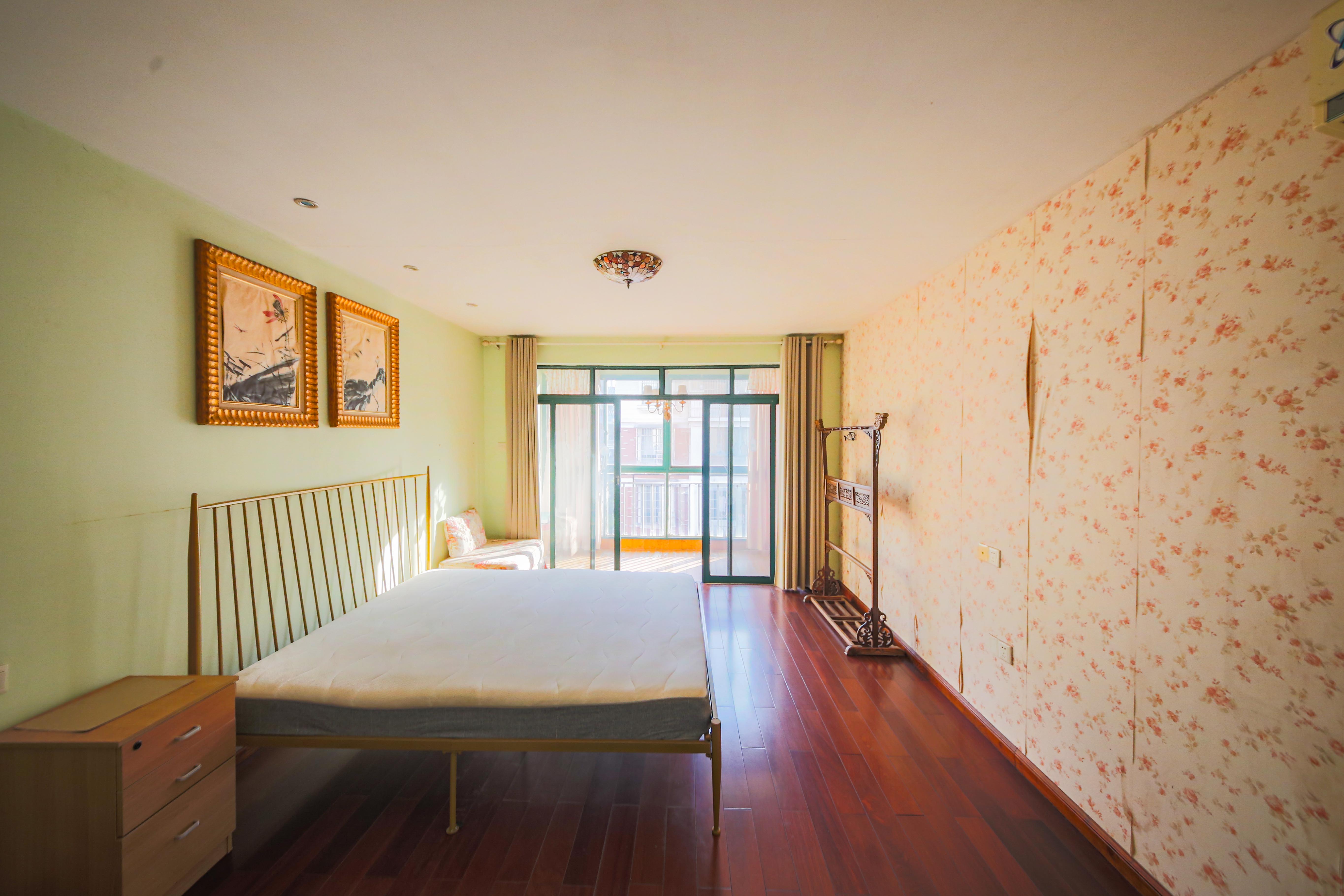 盛世康城 3室2厅2卫 78.0万 盛世康城 3室2厅2卫 78.0万卧室