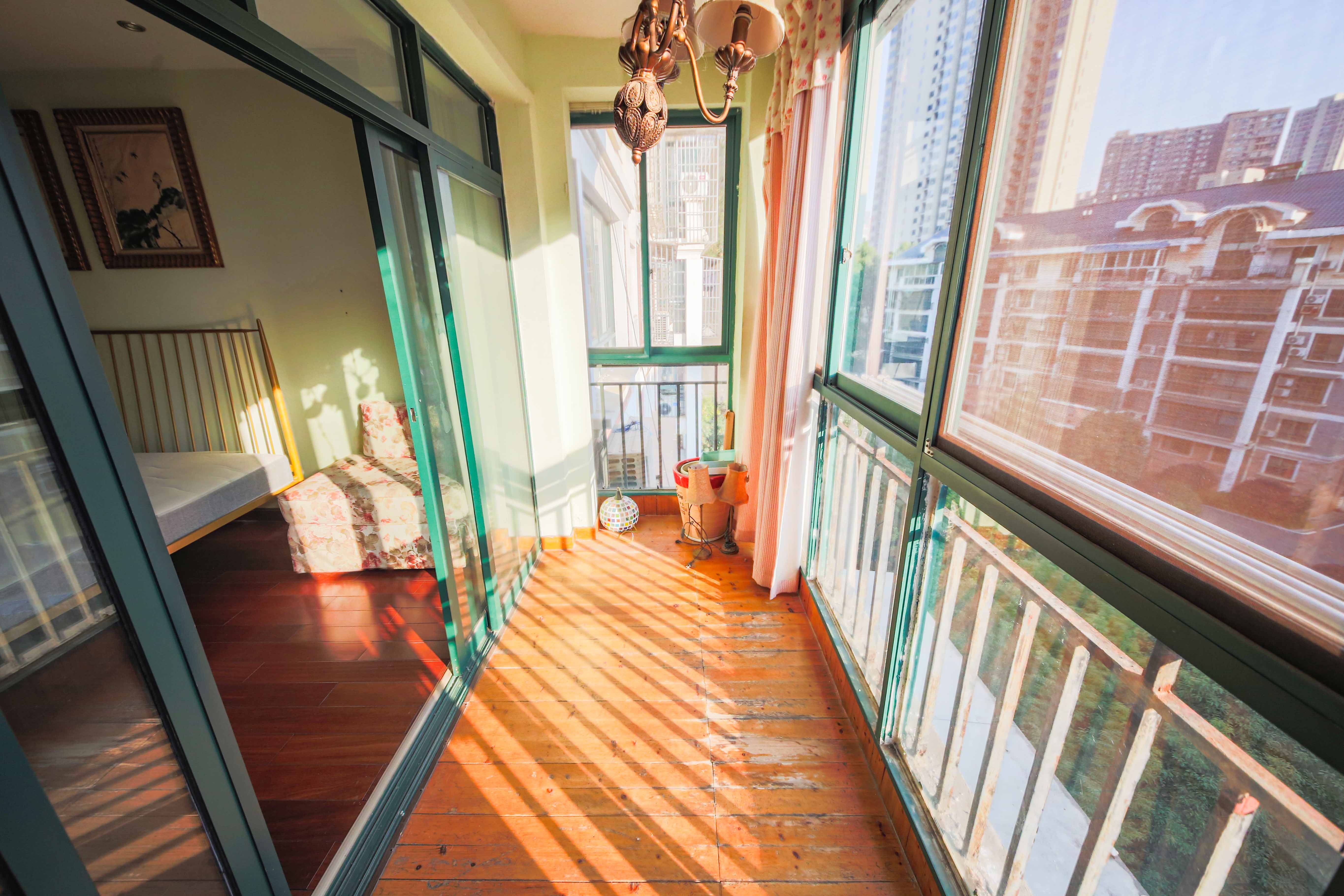 盛世康城 3室2厅2卫 78.0万 盛世康城 3室2厅2卫 78.0万阳台